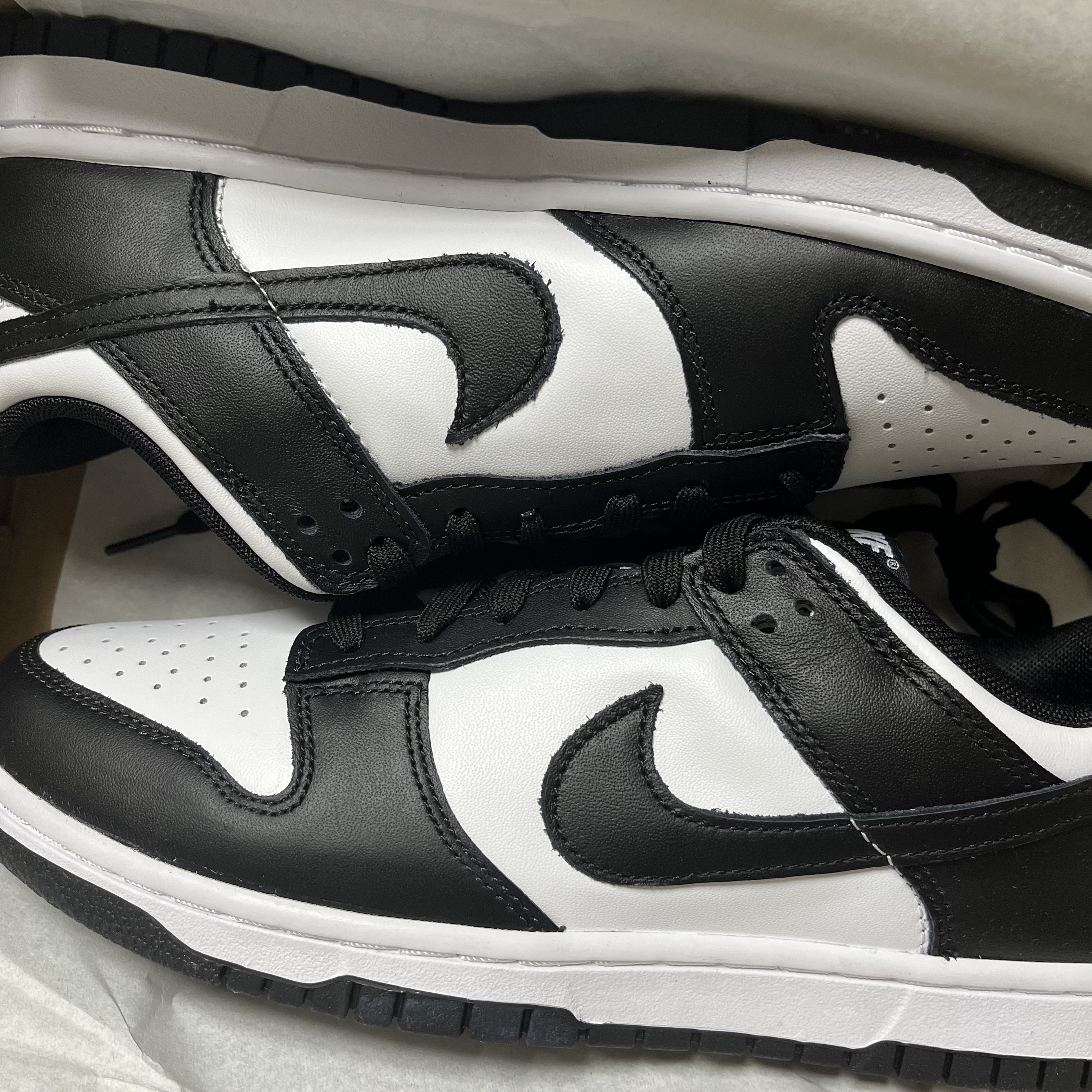 Nike Dunk Low Retro Black 착용 스타일 - 1