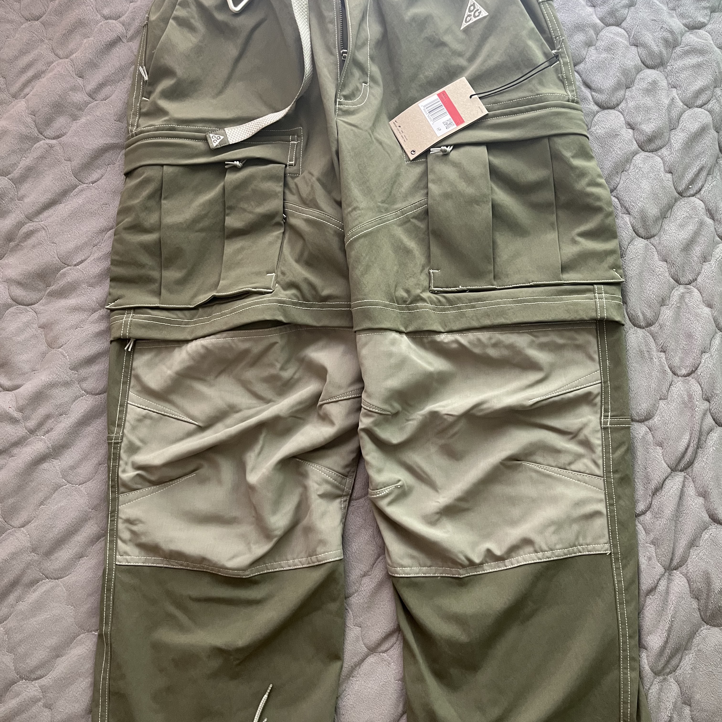 Nike ACG Smith Summit Cargo Pants Medium Olive - Asia 착용 스타일 - 1