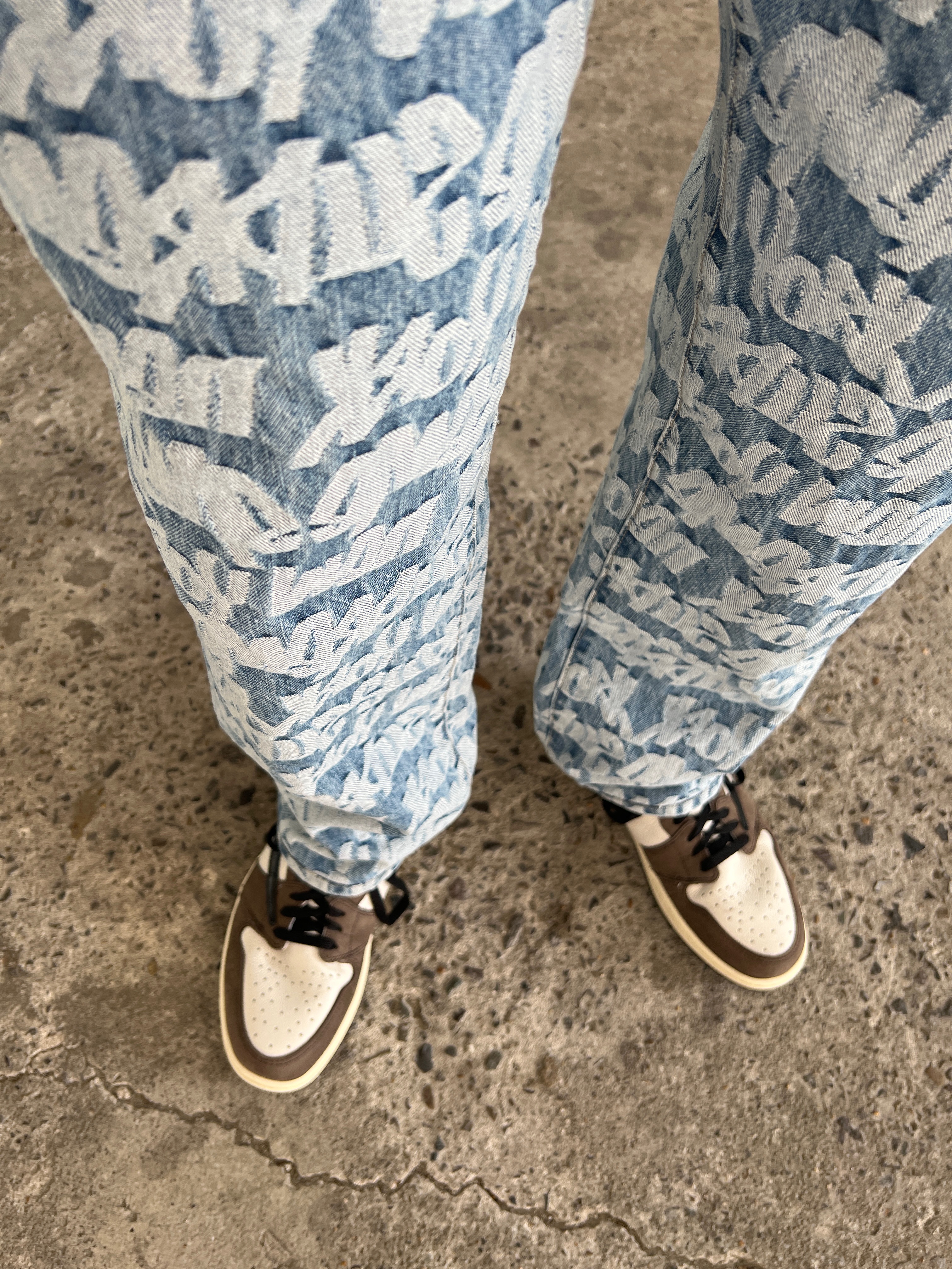 Supreme Fat Tip Jacquard Regular Jean Blue - 22SS, Jordan 1 x Travis Scott Retro High OG SP Mocha 착용 스타일