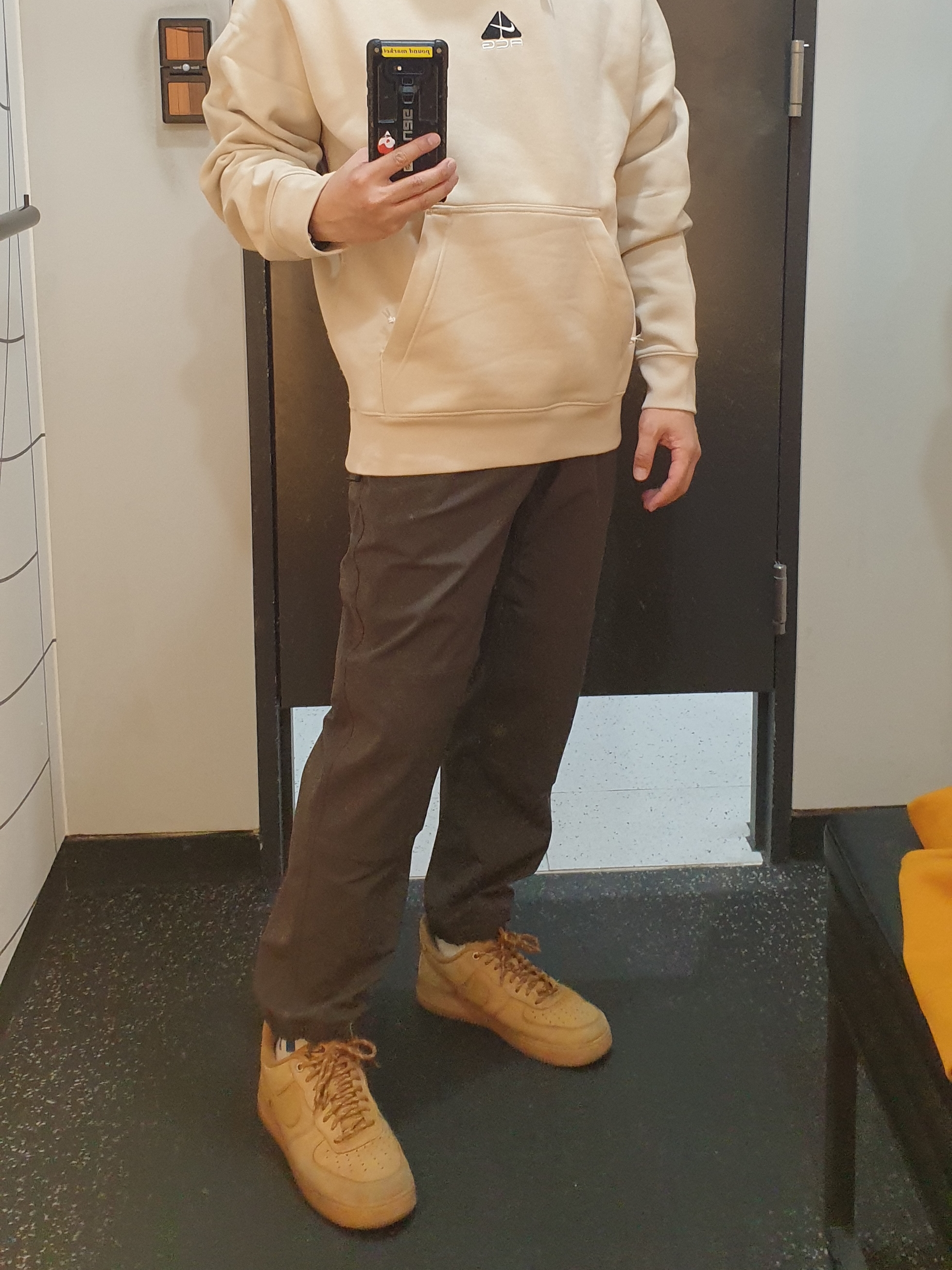 Nike ACG Therma-Fit Pullover Fleece Hoodie Sanddrift - Asia, Nike ACG Trail Pants Velvet Brown - Asia 착용 스타일 - 2