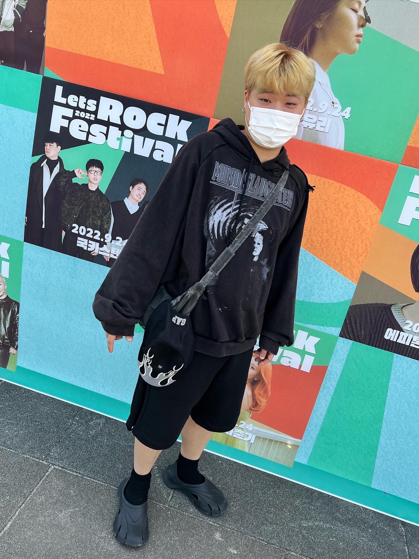 Yeezy Gap Engineered By Balenciaga Flame Cap Black, Balenciaga Rubber Mold Closed Black 착용 스타일 - 2