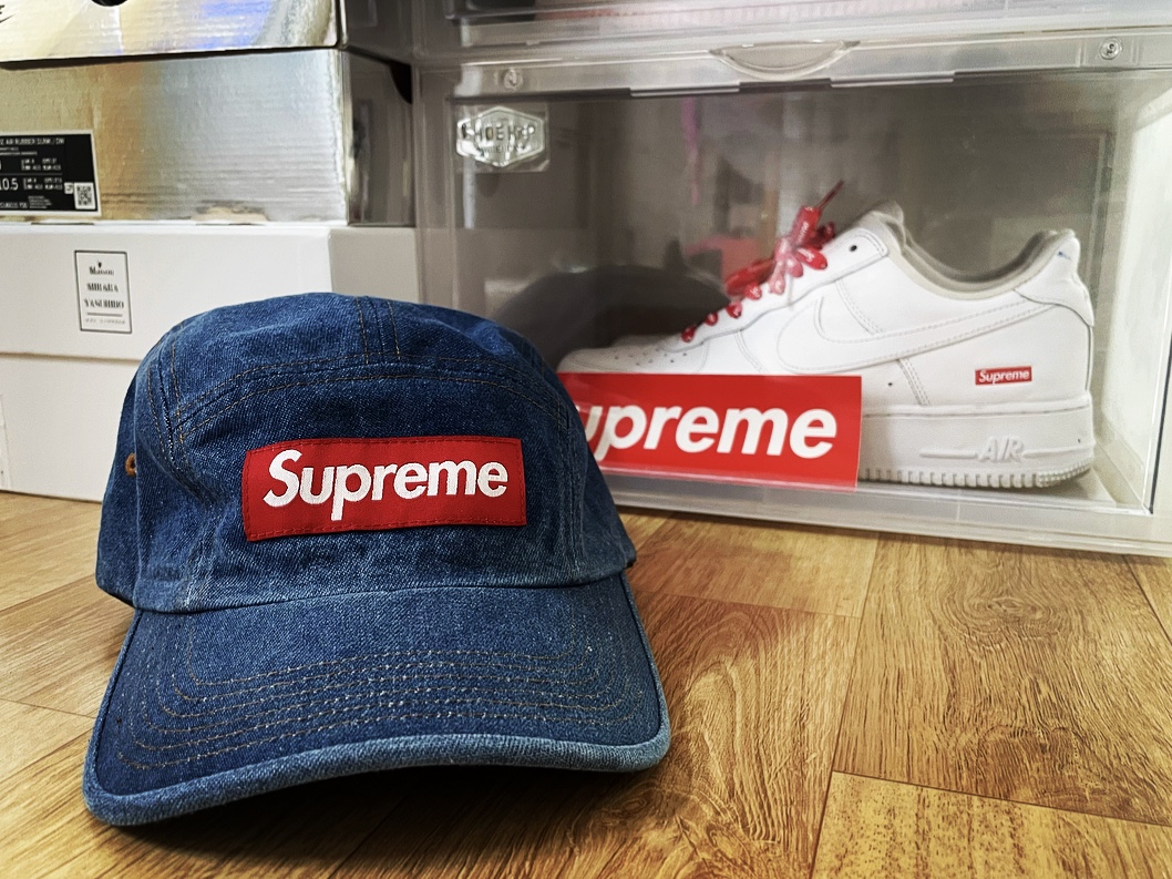 Nike x Supreme Air Force 1 Low White, Supreme Washed Chino Twill Camp Cap Denim - 22FW 착용 스타일