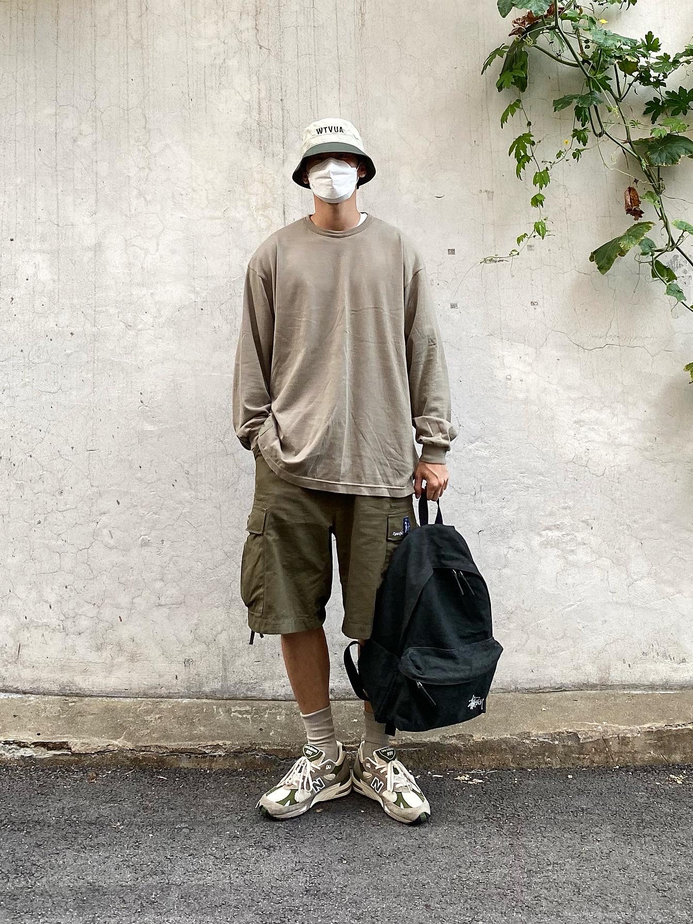 Stussy Canvas Backpack Washed Black, New Balance x Aime Leon Dore 991 Made in UK Grey 착용 스타일 - 1