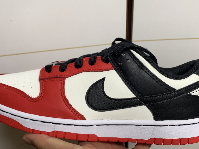 Nike x NBA Dunk Low Retro EMB Black and Chile Red 착용 스타일