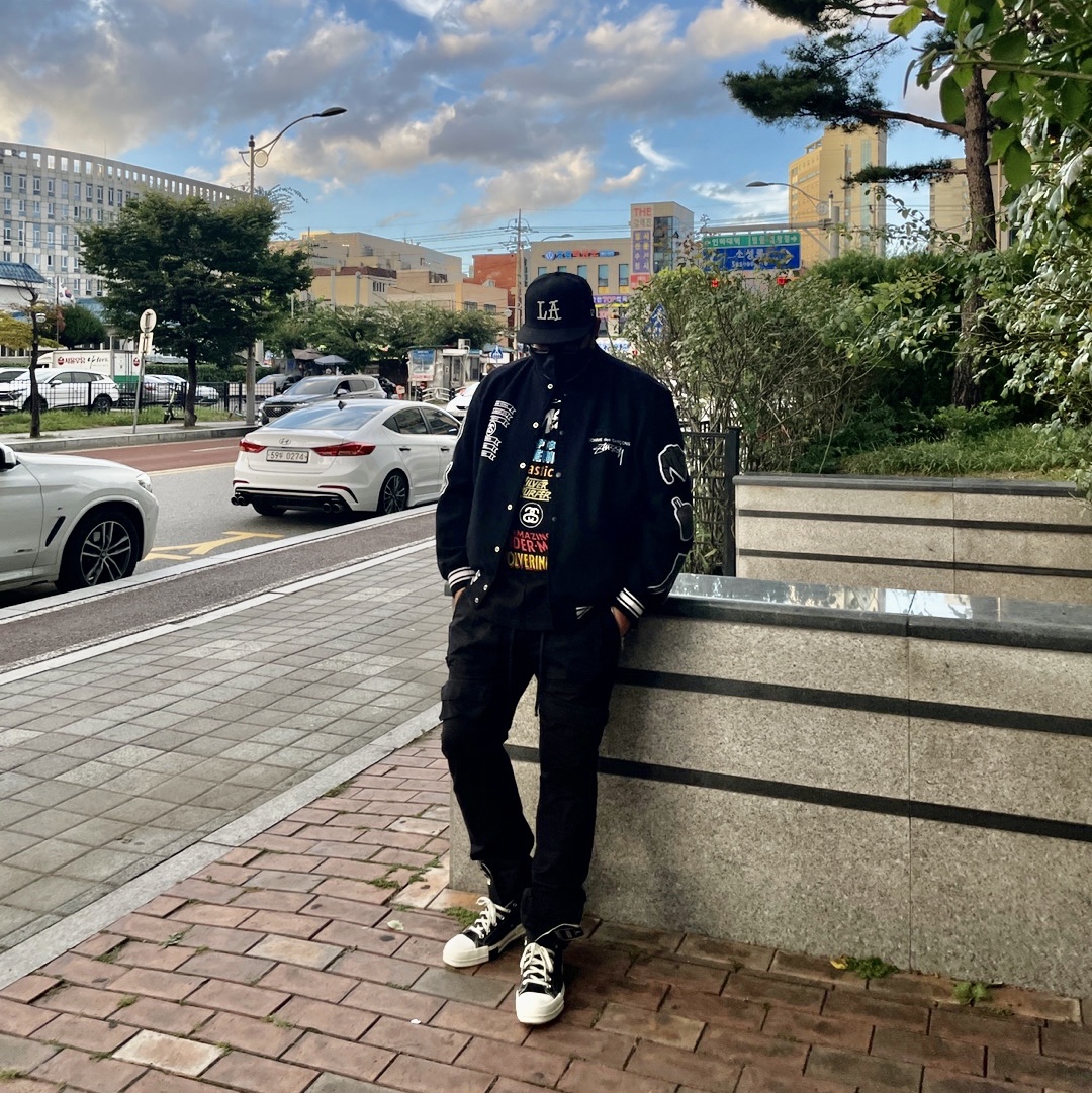 Converse x Drkshdw Drkstr Chuck 70 High Black, Stussy x CDG Varsity Jacket 착용 스타일 - 1