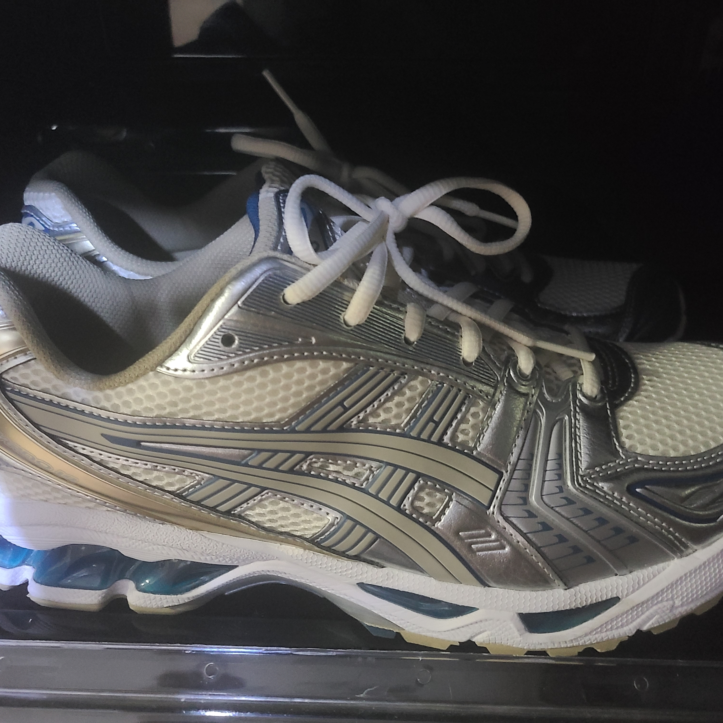 Asics Gel-Kayano 14 Cream Pure Silver 착용 스타일