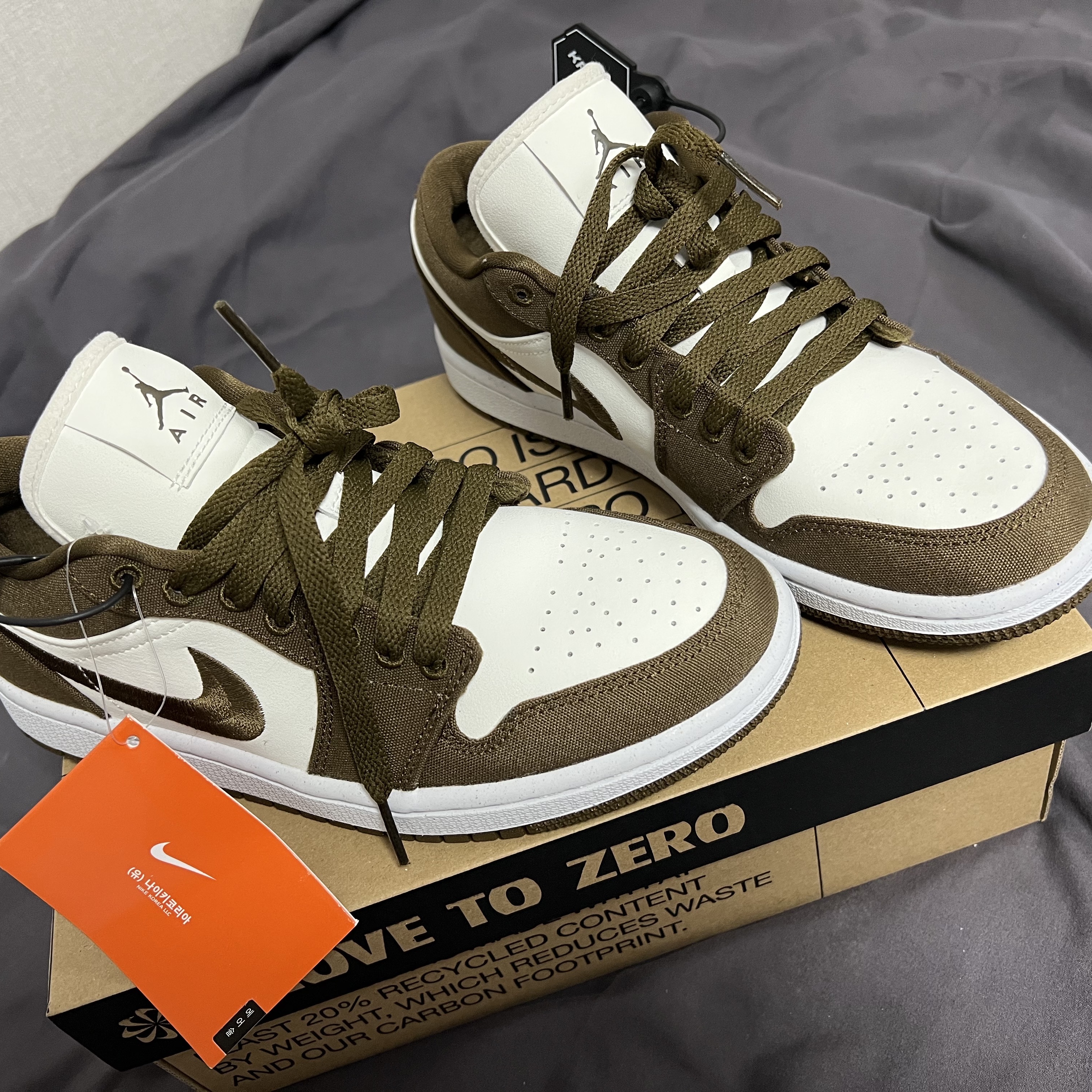 (W) Jordan 1 Low SE Light Olive 착용 스타일 - 4