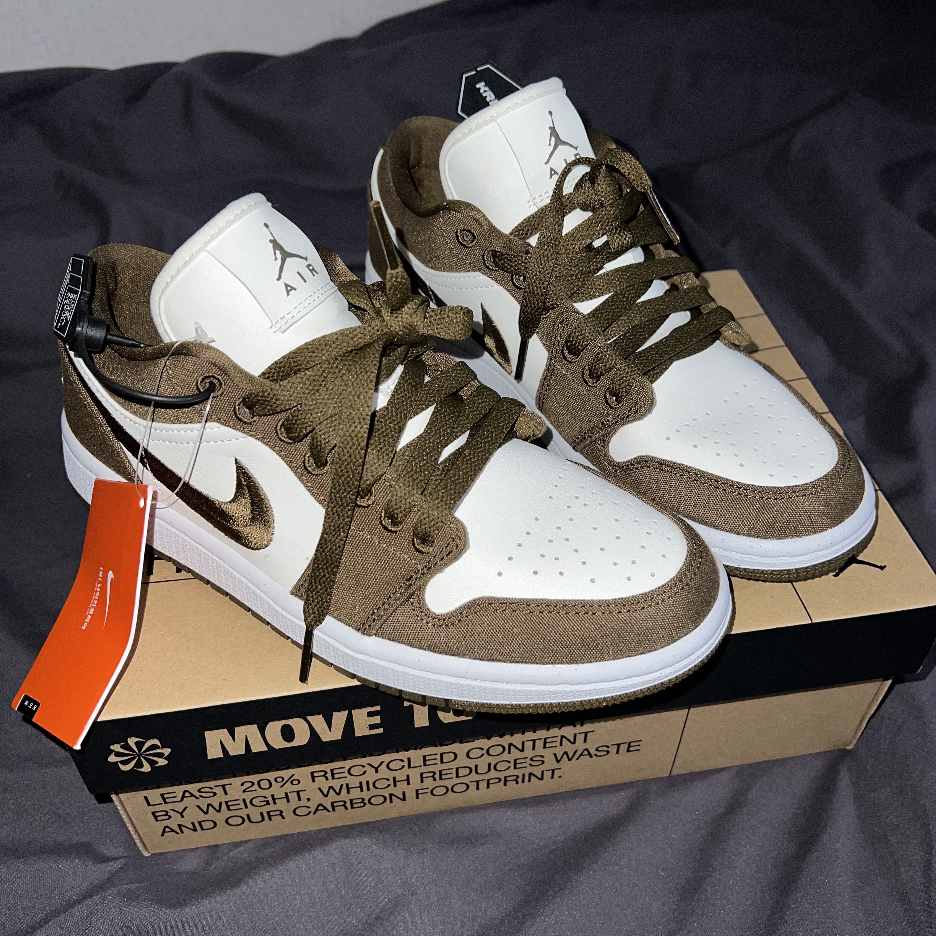 (W) Jordan 1 Low SE Light Olive 착용 스타일 - 2