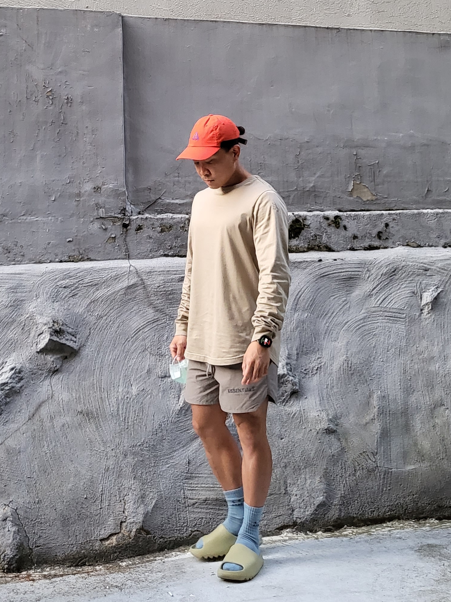 Nike ACG H86 Cap Habanero Red, Essentials Volley Shorts Taupe - 21SS 착용 스타일 - 2