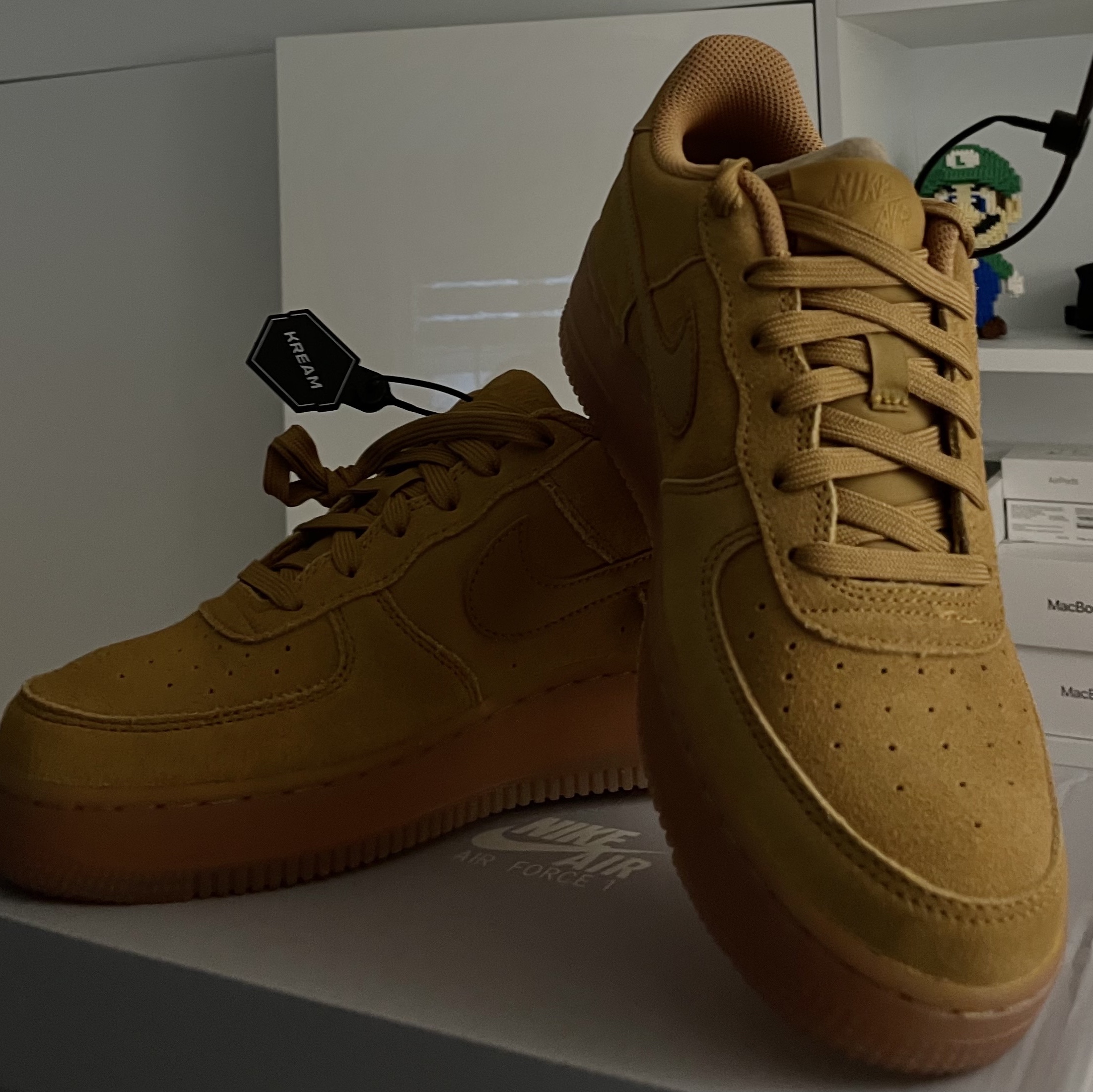 (GS) Nike Air Force 1 LV8 3 Wheat 착용 스타일 - 1
