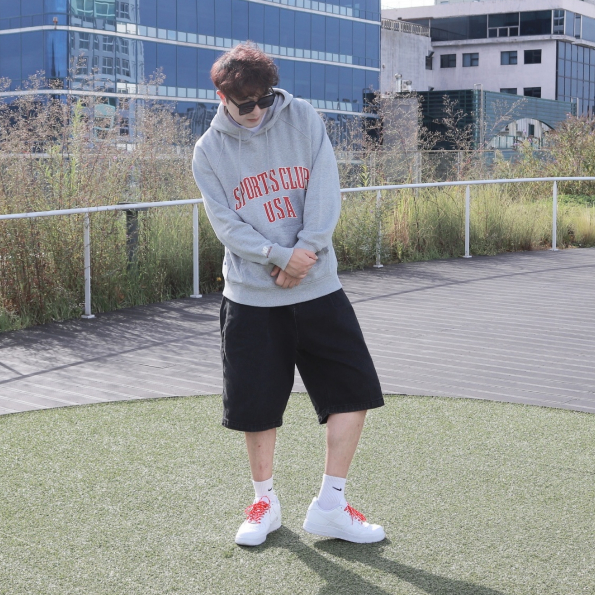 Nike x Supreme Air Force 1 Low White 착용 스타일 - 4