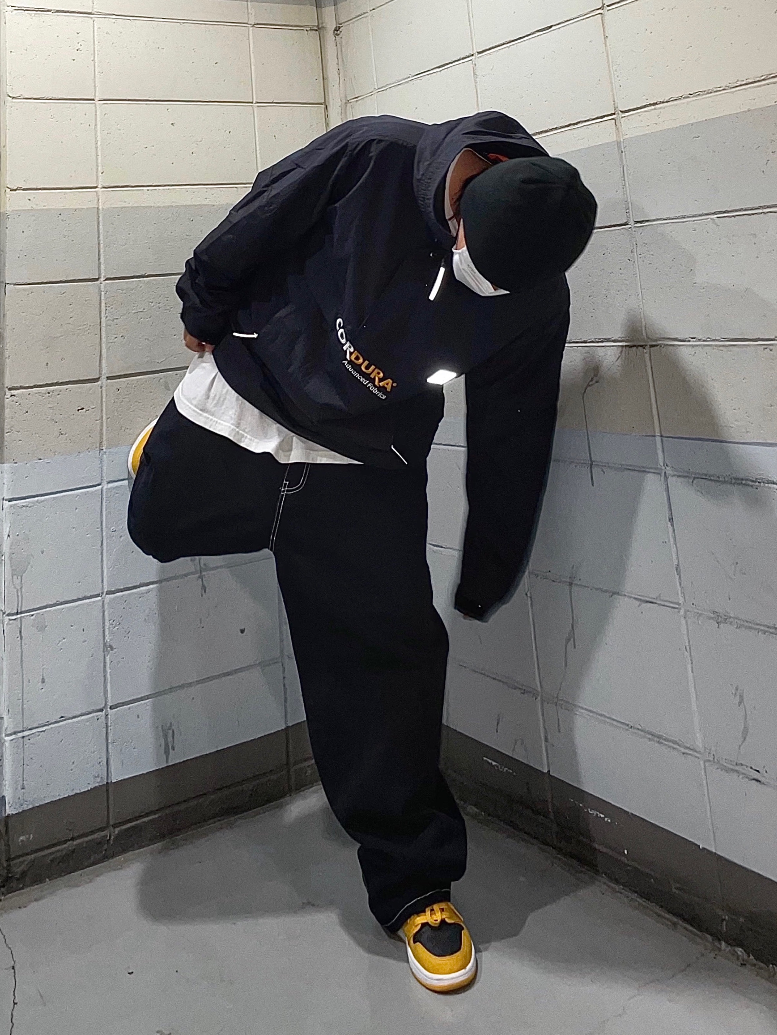 Stussy Debossed Stock Logo Beanie Black, Jordan 1 Retro High OG Pollen 착용 스타일 - 2