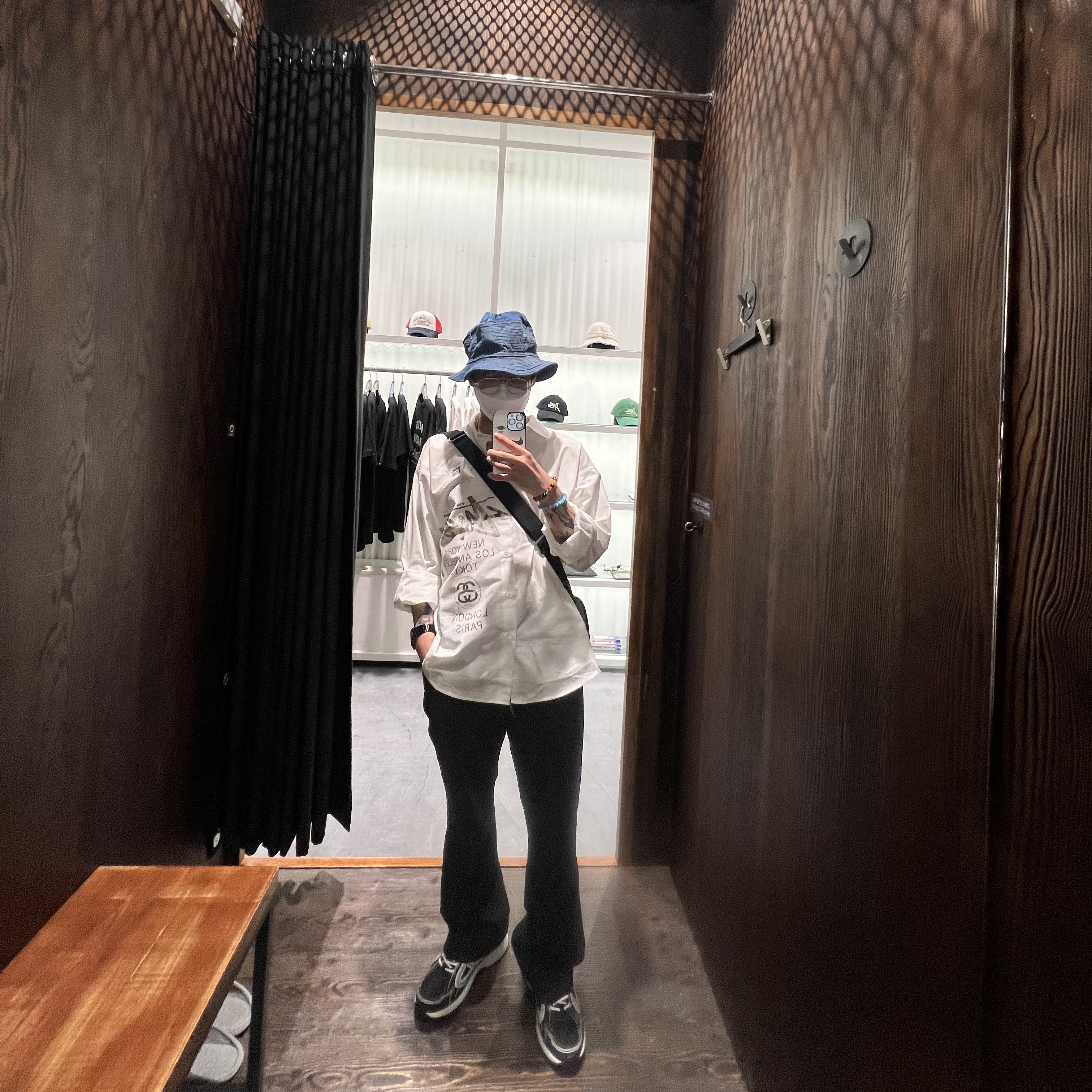Dior B30 Sneakers Mesh Technical Fabric Black, Stussy World Tour Shirt White 착용 스타일