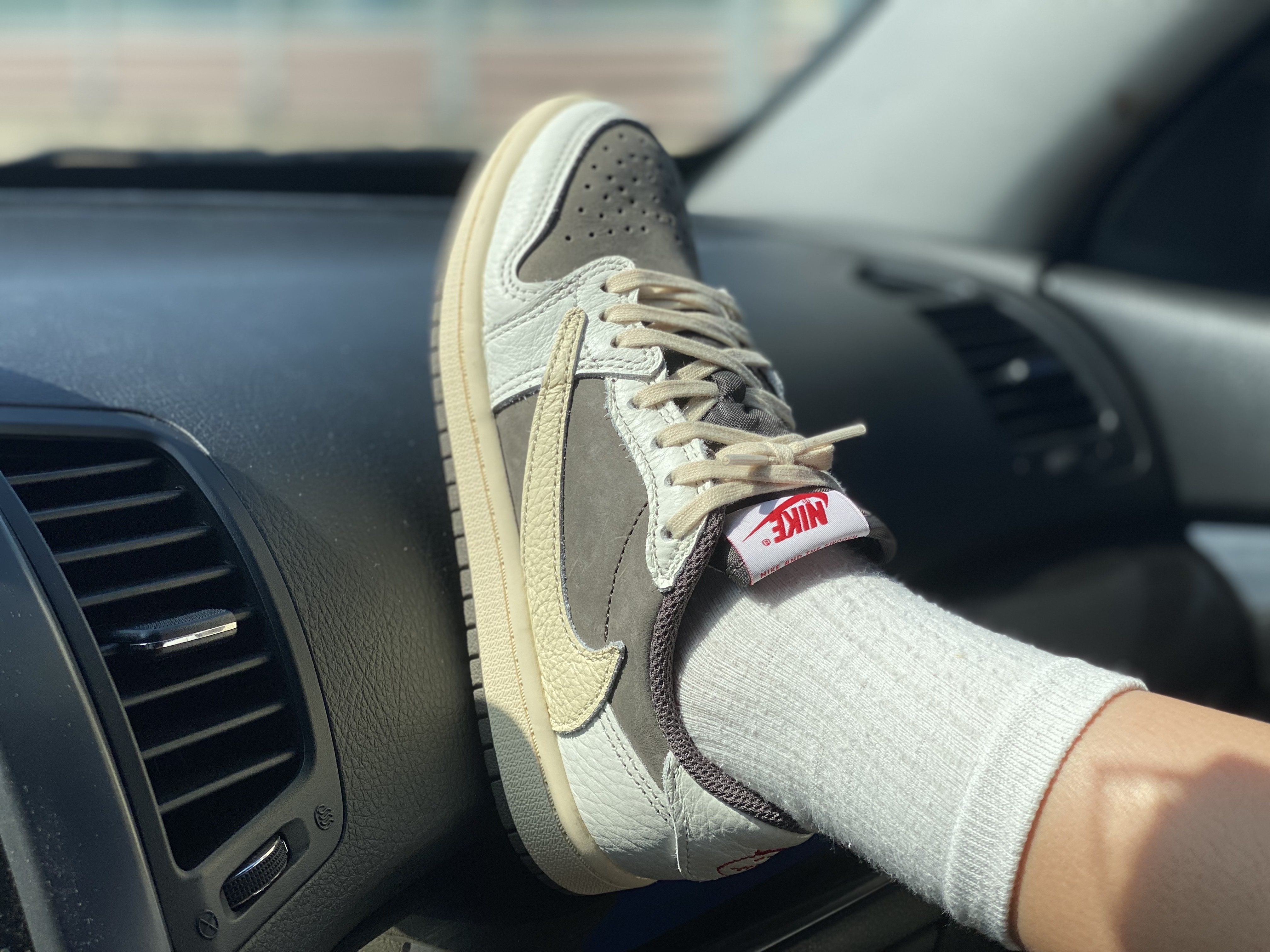 (PS) Jordan 1 x Travis Scott Retro Low OG SP Sail and Ridgerock 착용 스타일