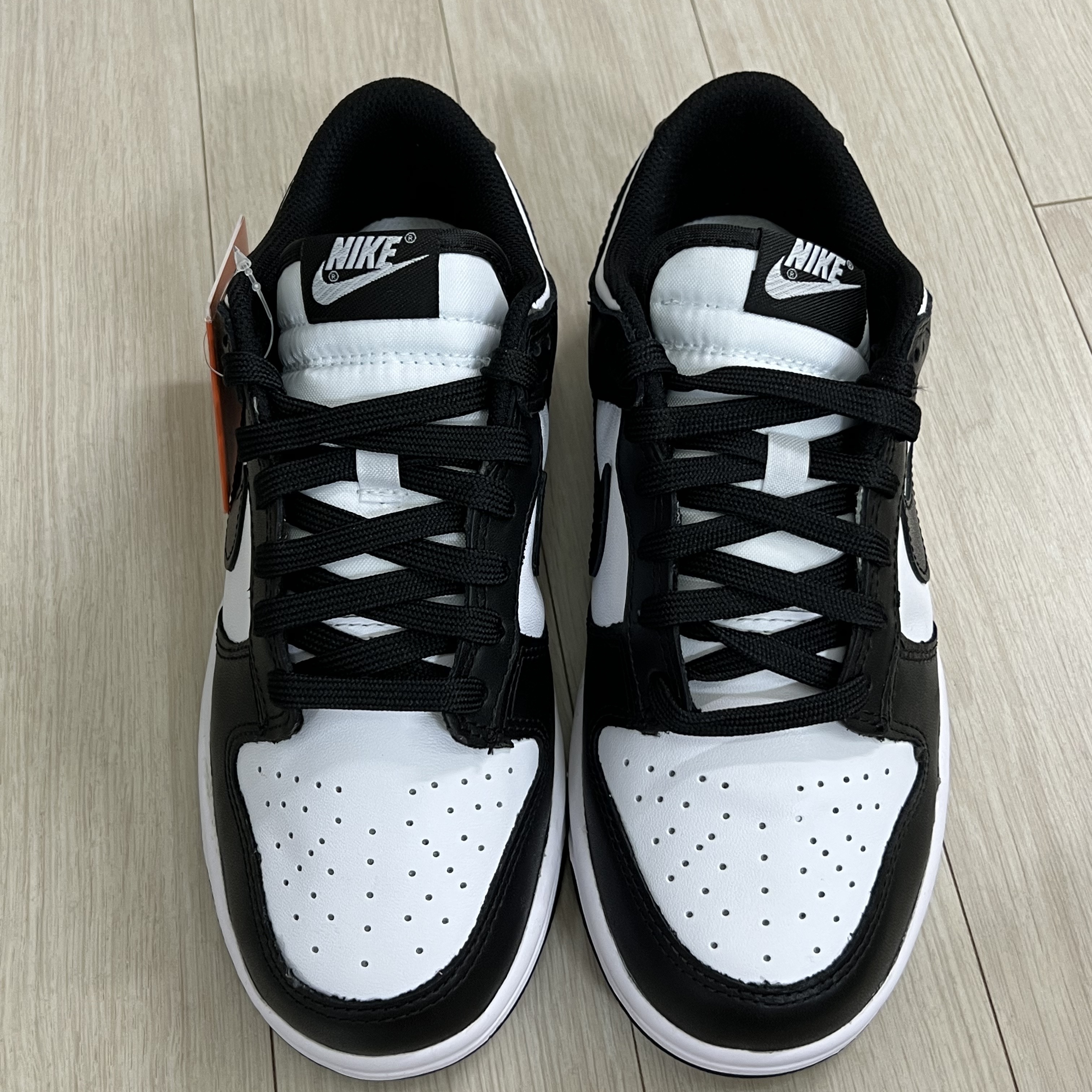 (W) Nike Dunk Low Black 착용 스타일 - 2