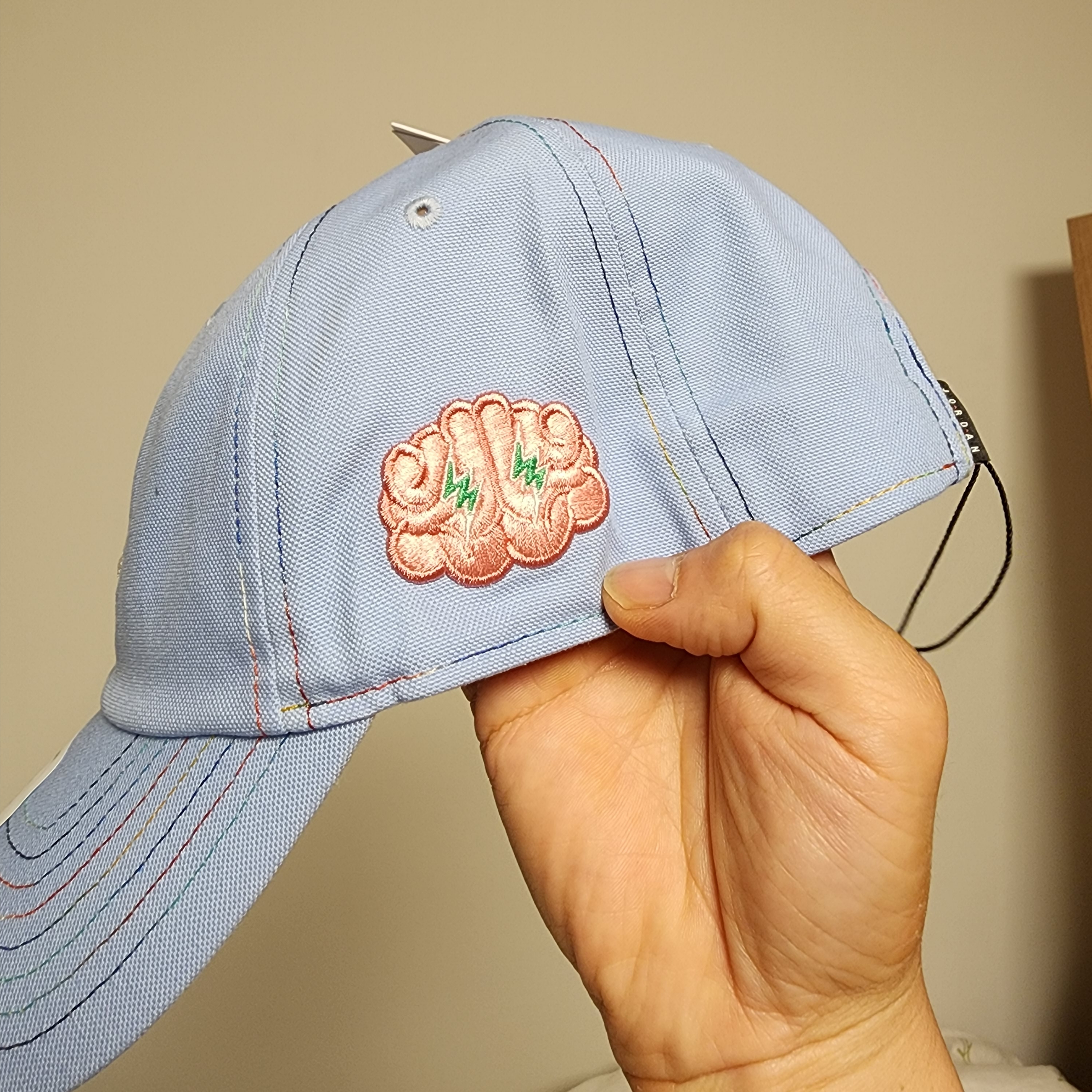 Jordan x J Balvin Jumpman Heritage 86 Adjustable Hat 착용 스타일 - 2