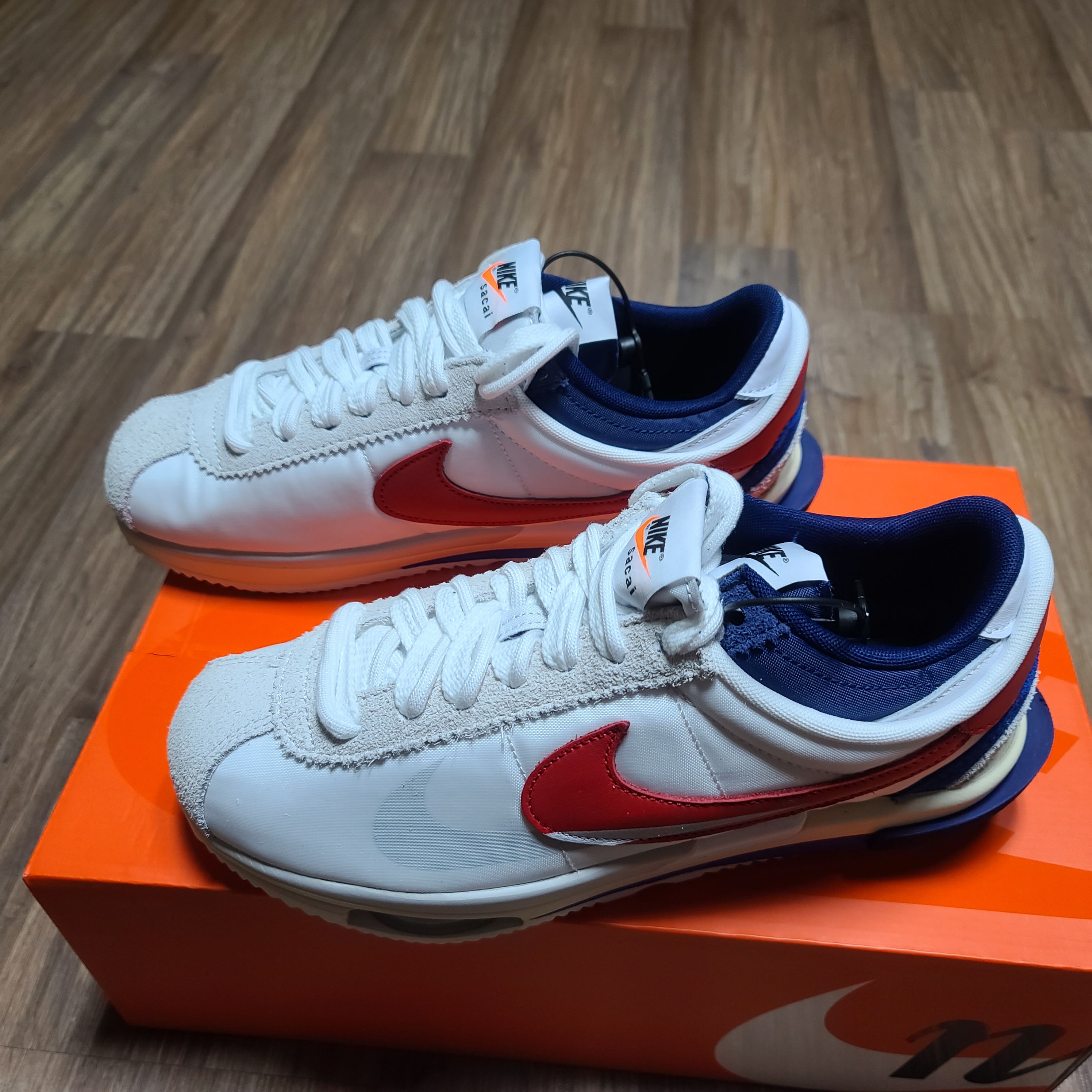 Nike x Sacai Zoom Cortez SP White and University Red 착용 스타일