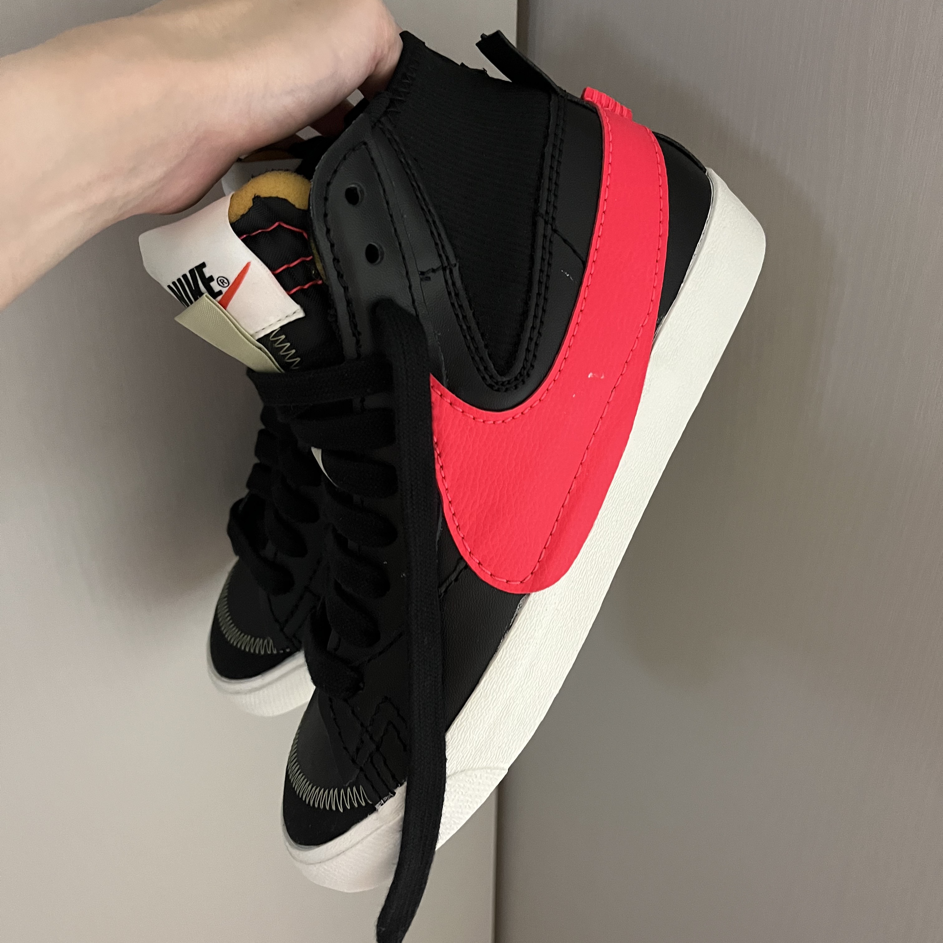 Nike Blazer Mid '77 Jumbo Black Bright Crimson 착용 스타일