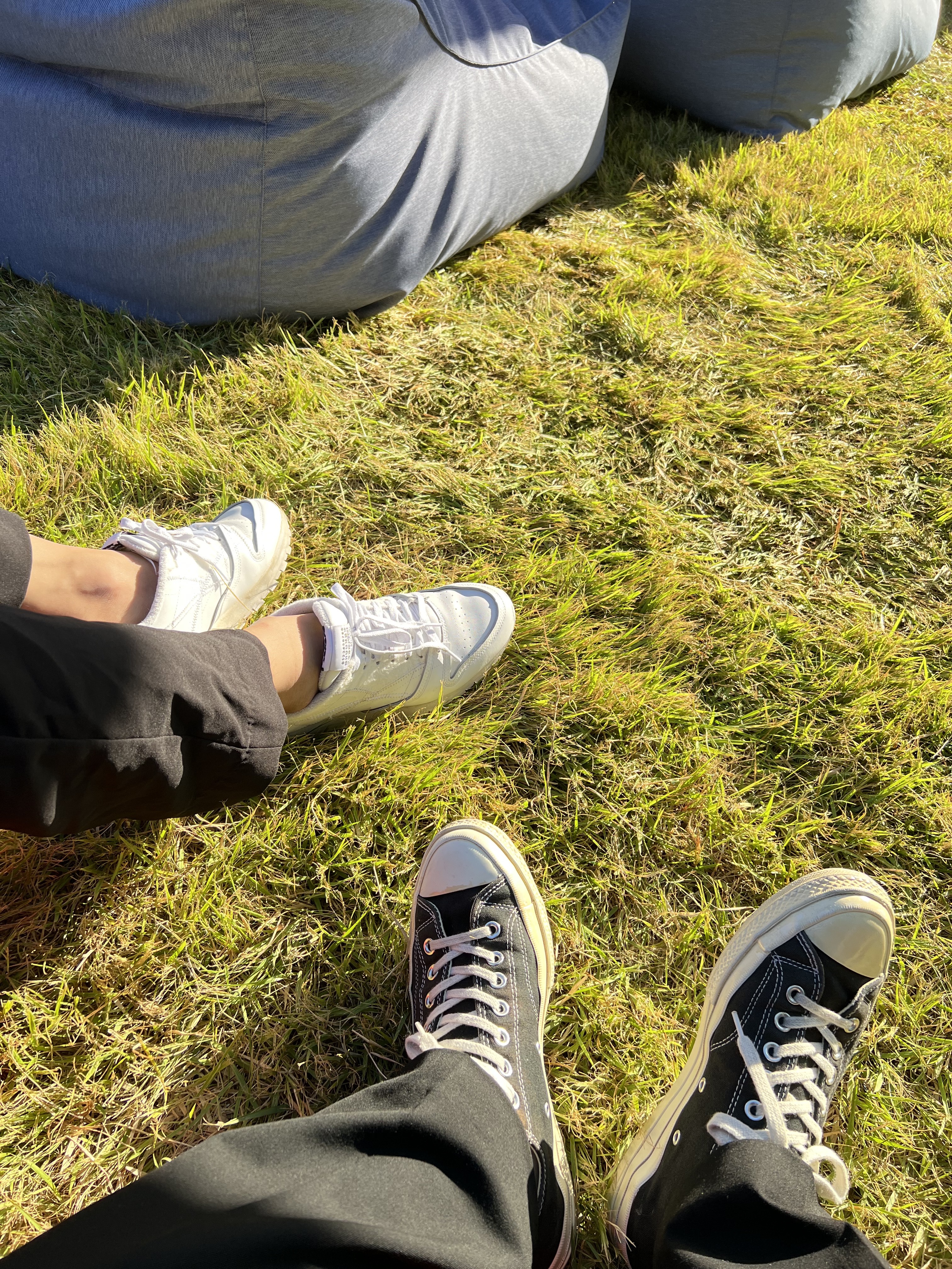 Converse x Play Comme des Garcons Chuck 70 Ox Black, Reebok x Maison Margiela Classic Leather Memory of Shoes White 착용 스타일 - 5