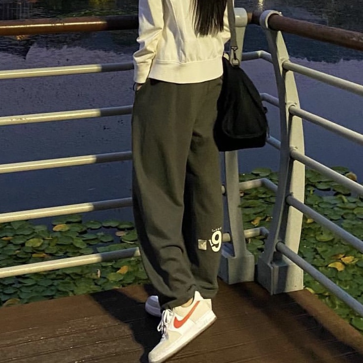 (W) Nike Air Force 1 '07 SE First Use Orange Sail 착용 스타일