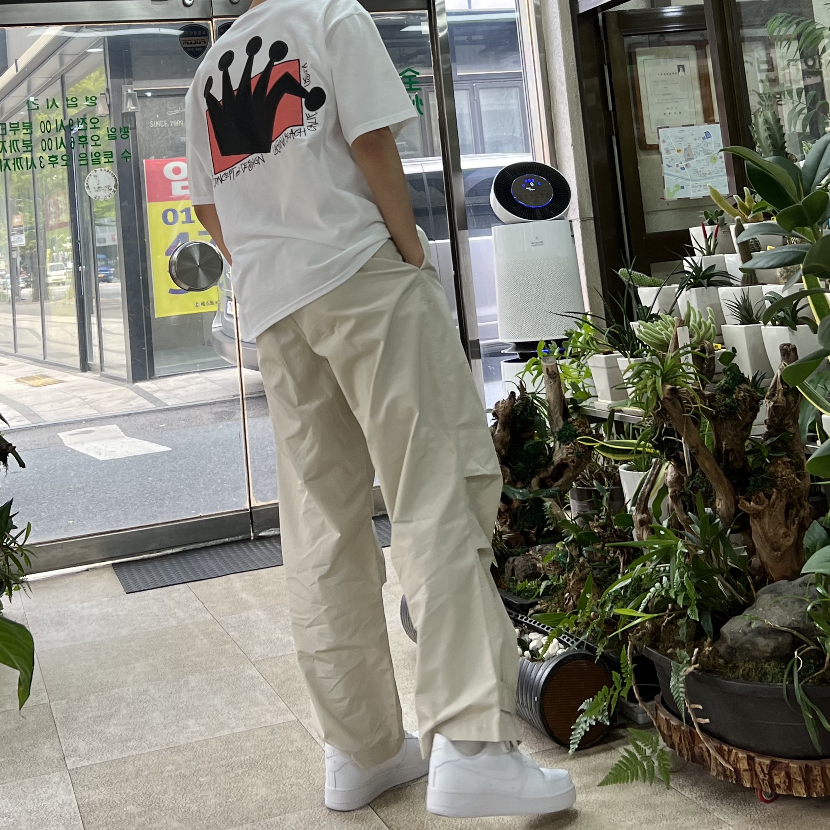 Stussy Lb Crown T-Shirt White, Nike Air Force 1 '07 Low White 착용 스타일 - 4