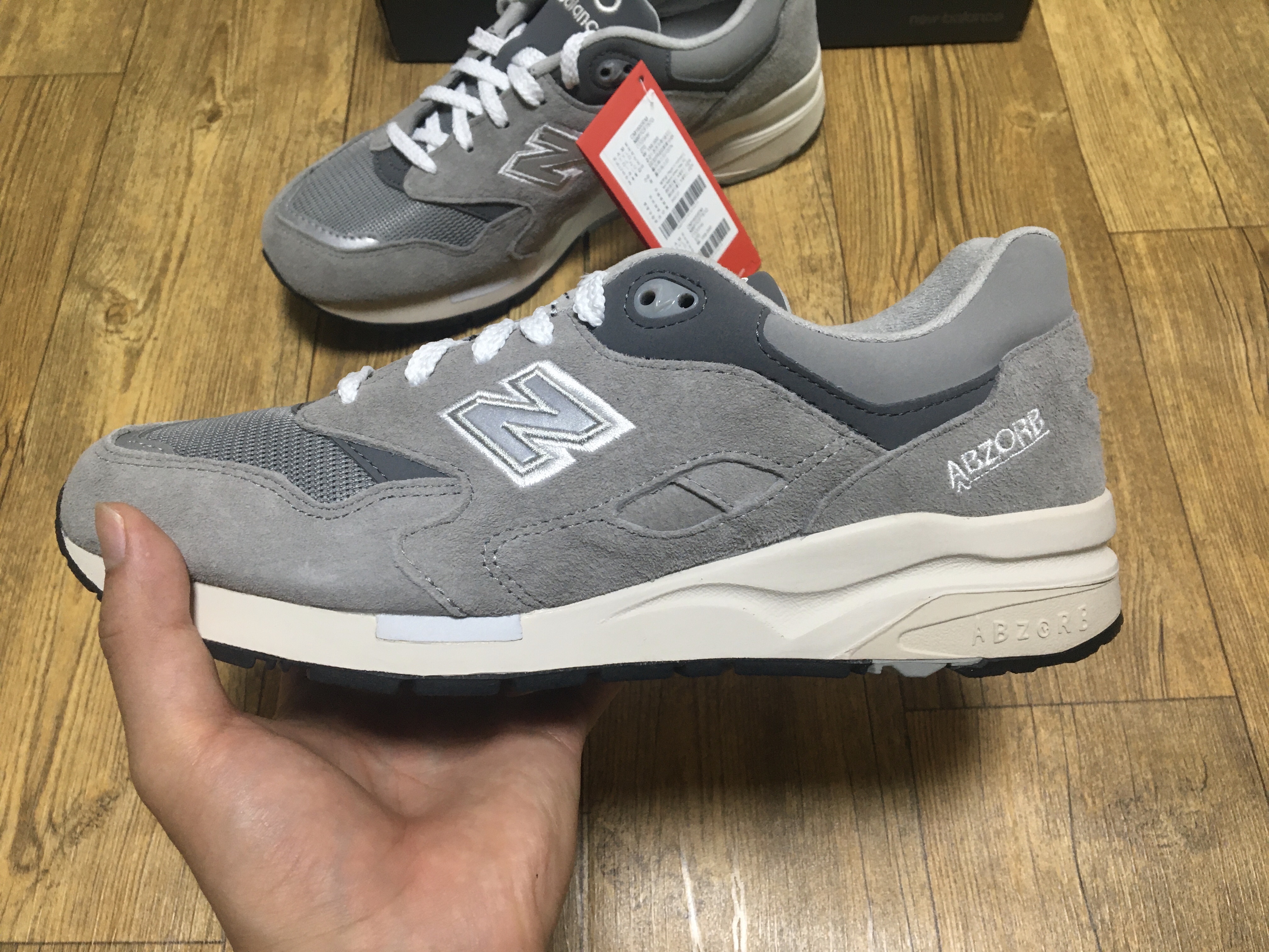 New Balance 1600 Gray 착용 스타일 - 2