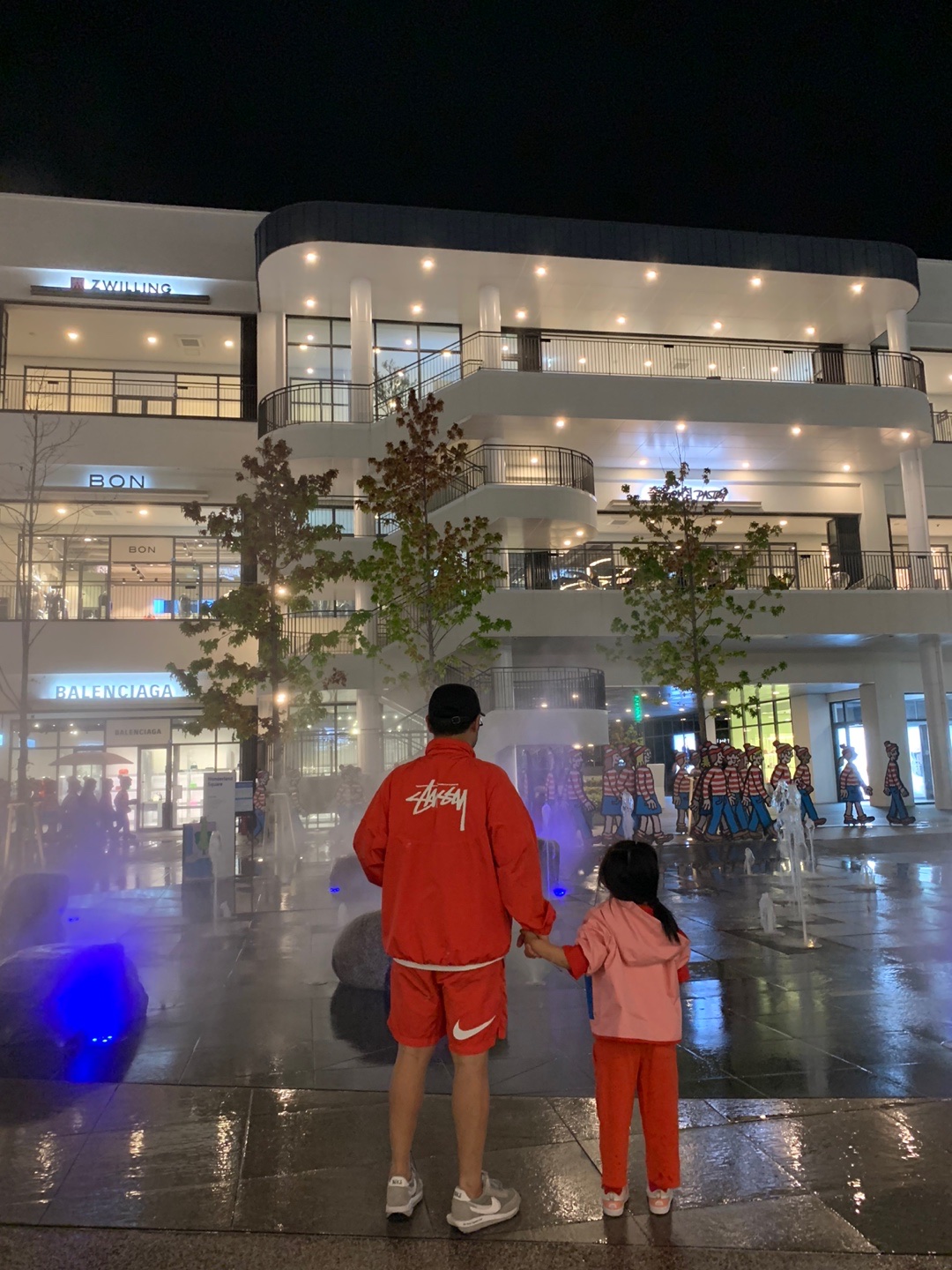 Nike x Stussy Windrunner Jacket Habanero Red, Nike x Stussy Water Shorts Habanero Red 착용 스타일