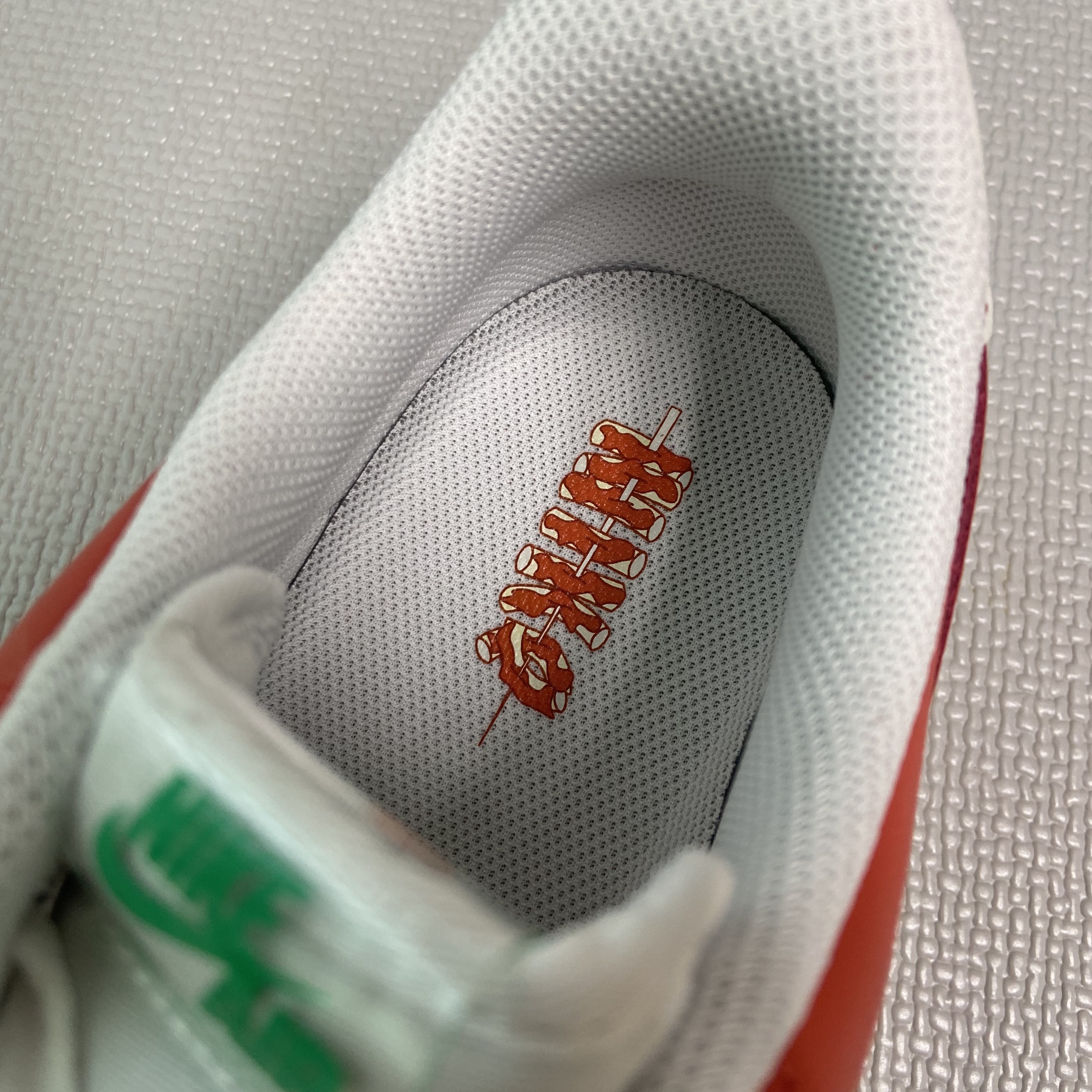 Nike Air Force 1 '07 LV8 Pojangmacha 착용 스타일