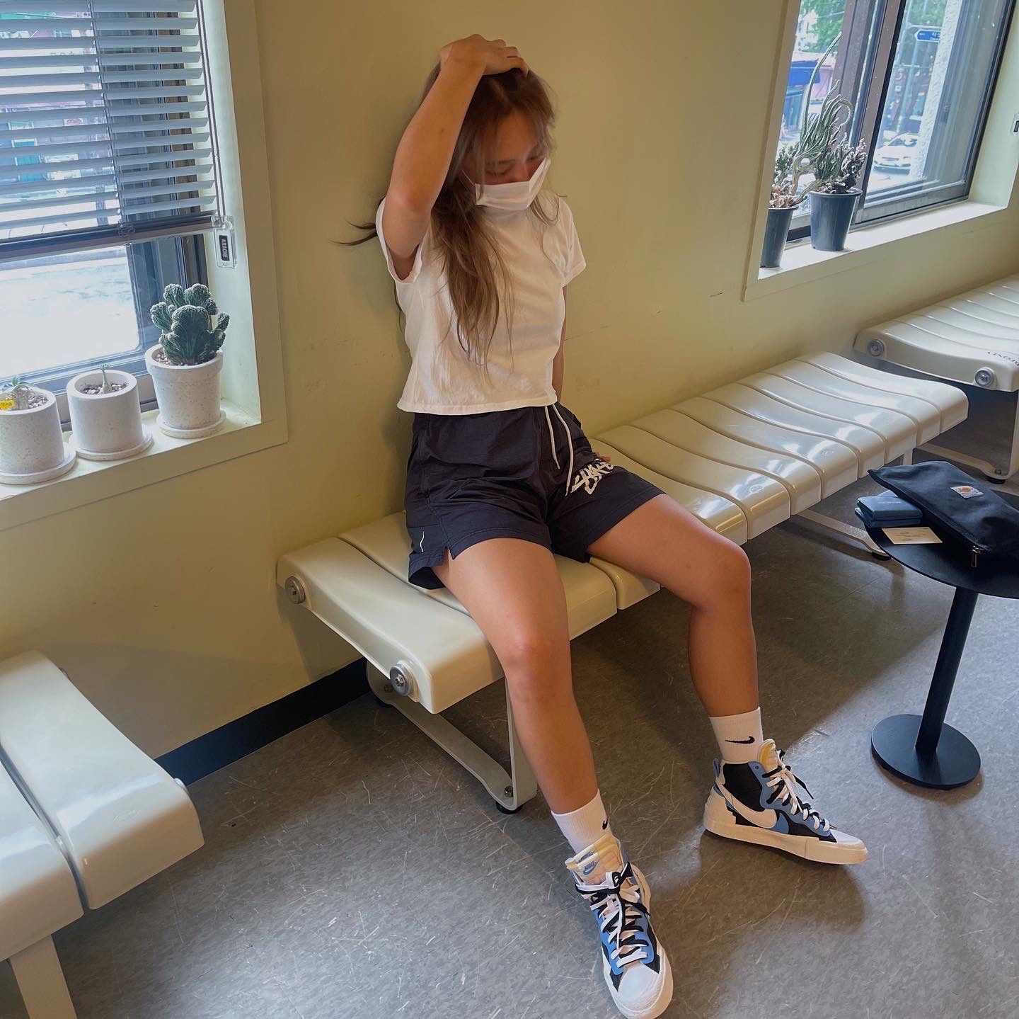 Nike x Sacai Blazer Mid White Black Legend Blue, Nike x Stussy Water Shorts Off Noir 착용 스타일 - 1