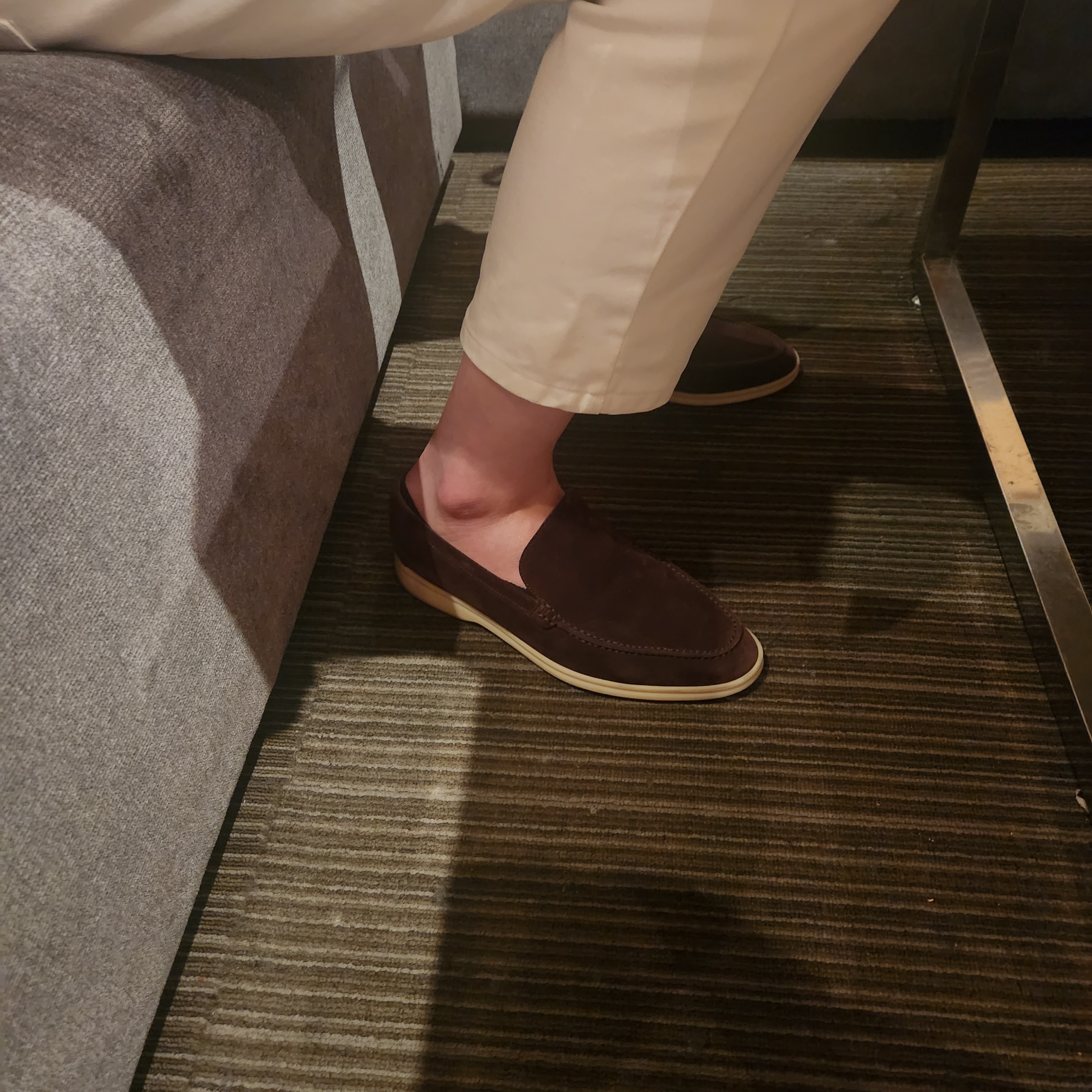 Loro Piana Summer Walk Suede Calfskin Carob 착용 스타일