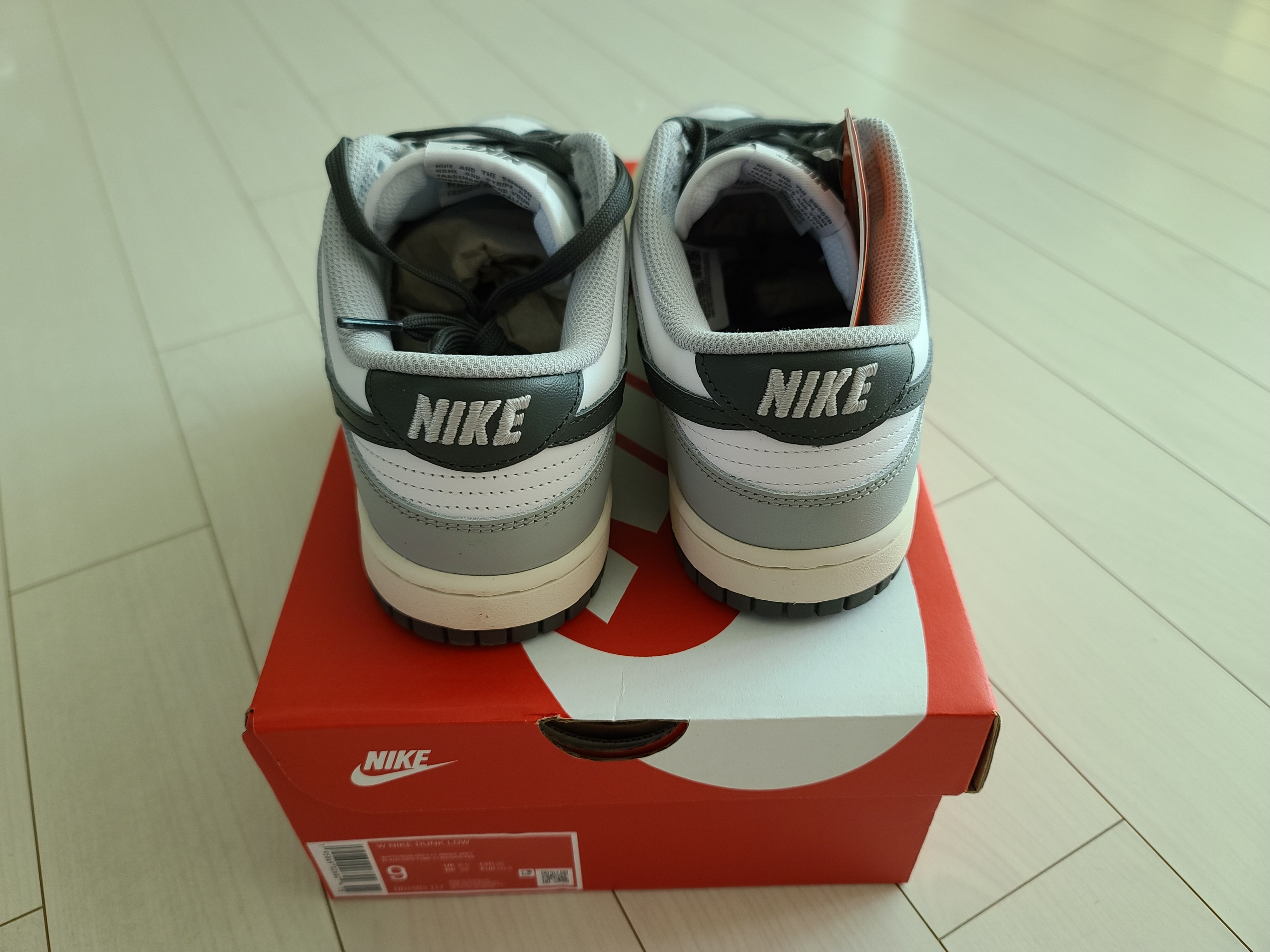 (W) Nike Dunk Low Light Smoke Grey 착용 스타일 - 3