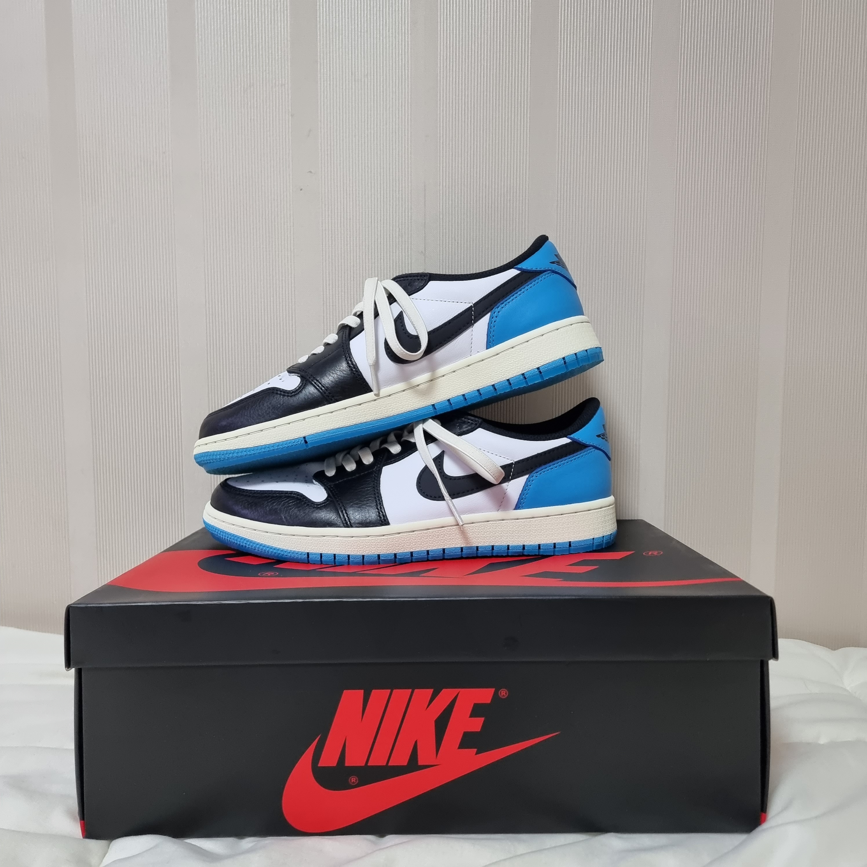 Jordan 1 Retro Low OG Black and Dark Powder Blue, (W) Jordan 1 Retro Low OG Black and Dark Powder Blue 착용 스타일 - 2
