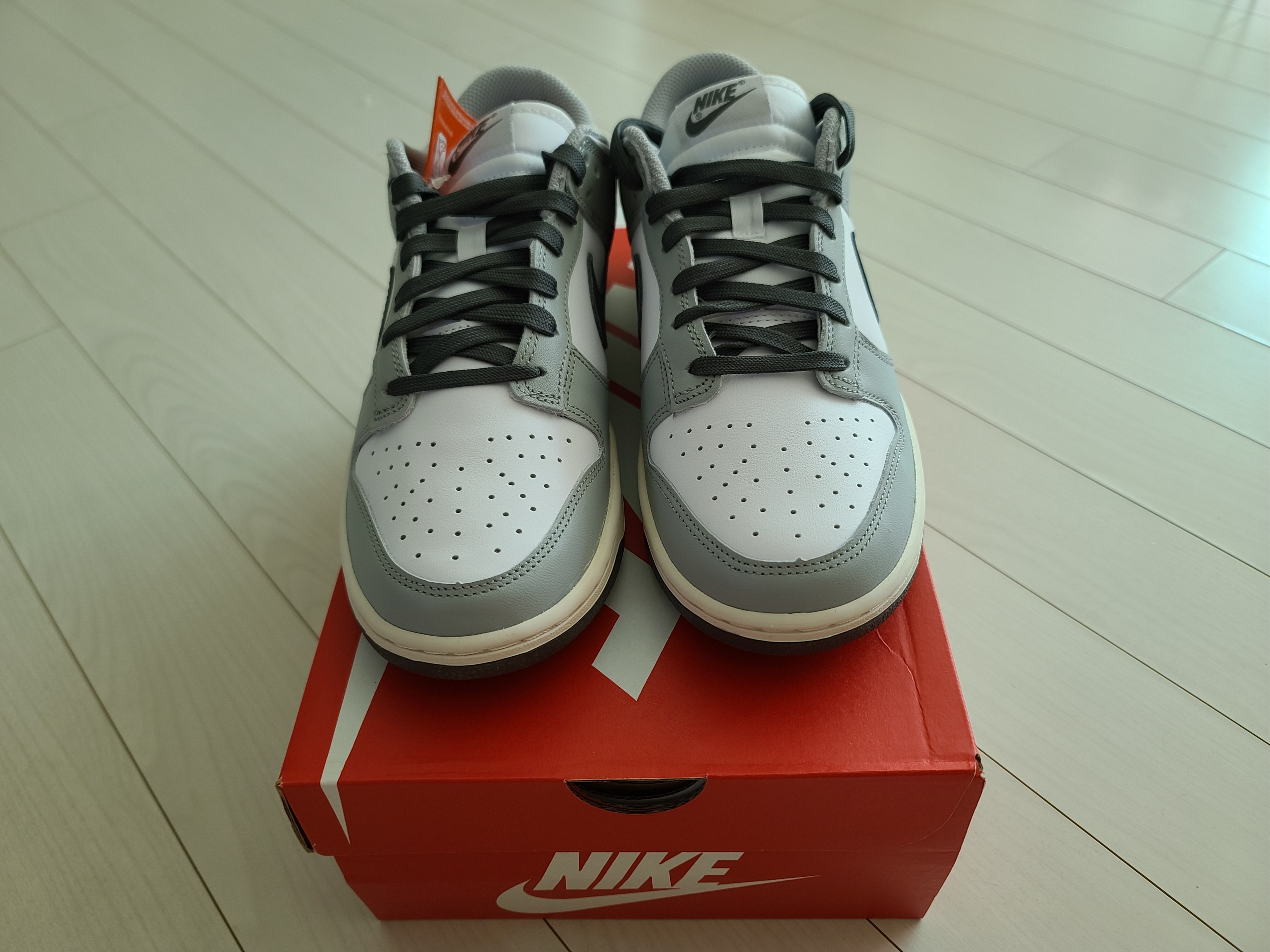(W) Nike Dunk Low Light Smoke Grey 착용 스타일 - 2