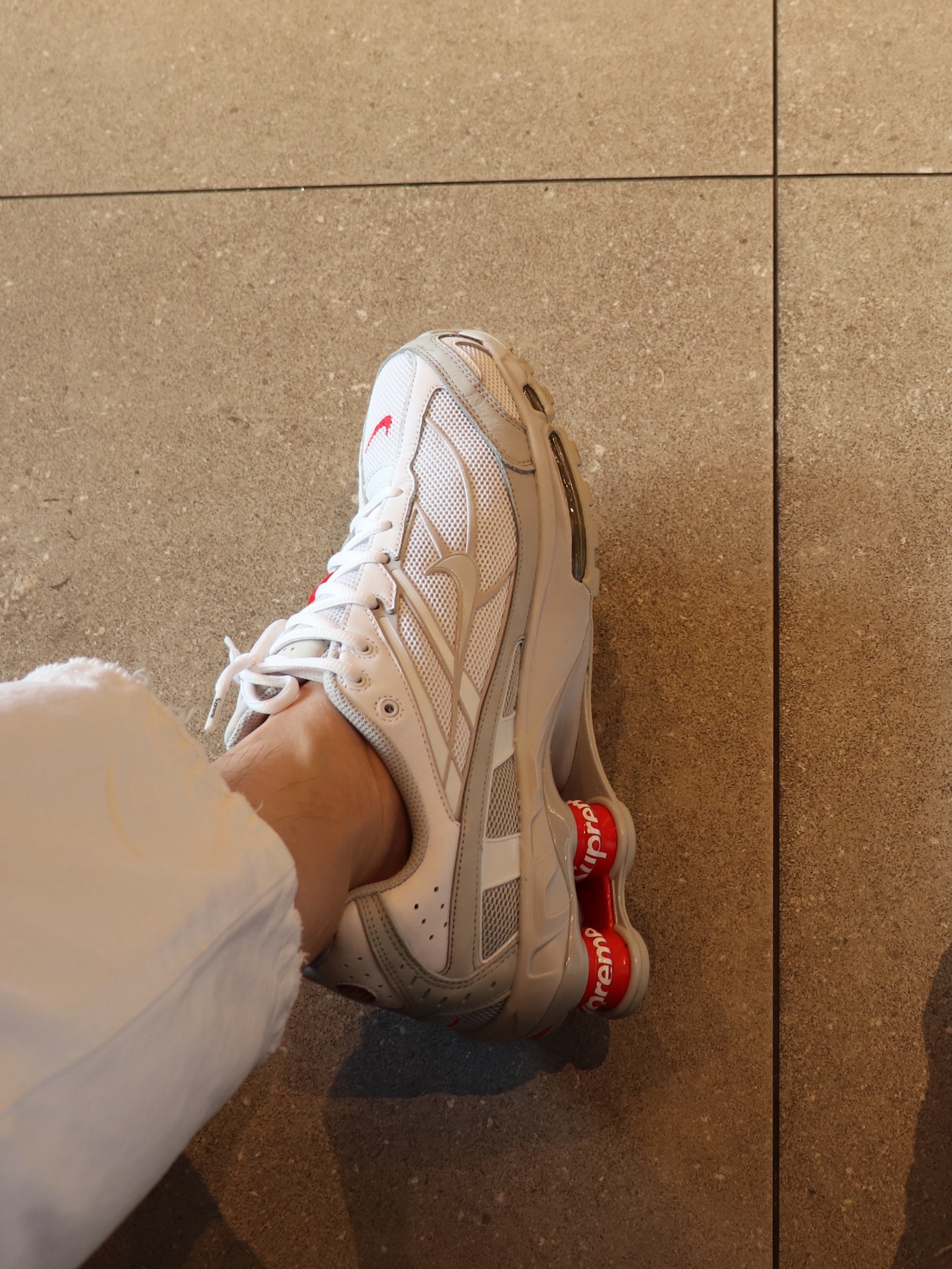 Nike x Supreme Shox Ride 2 SP White 착용 스타일 - 4
