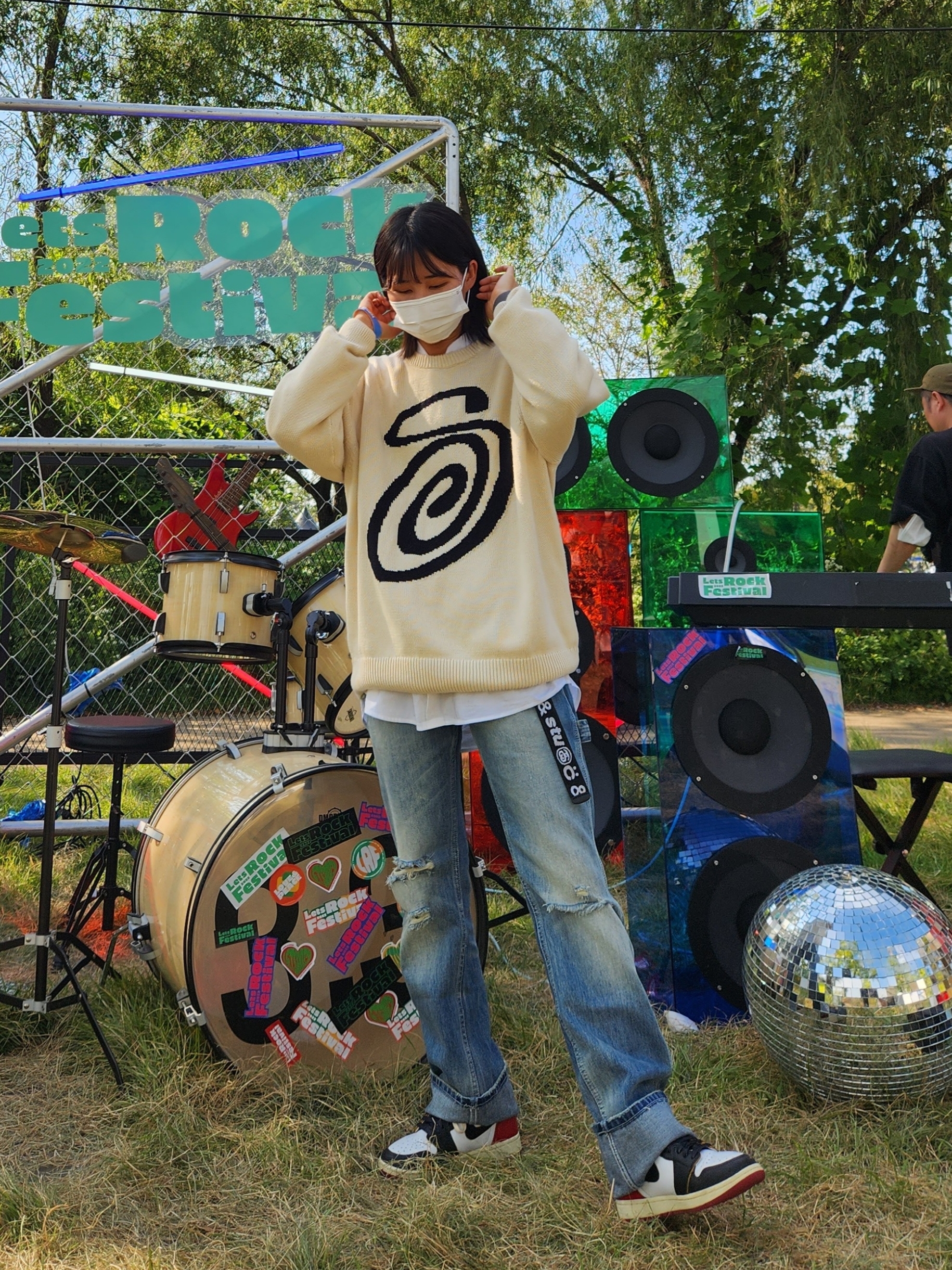 Stussy Curly S Sweater Natural, Stussy x Cactus Plant Flea Market Web Belt Black 착용 스타일 - 1