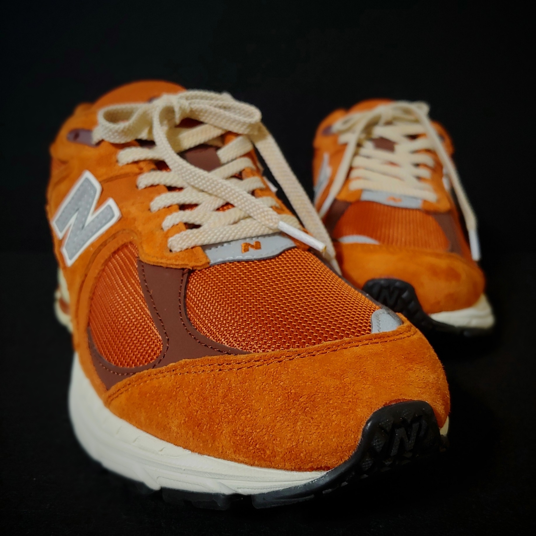 New Balance 2002R Rust Oxide 착용 스타일 - 5
