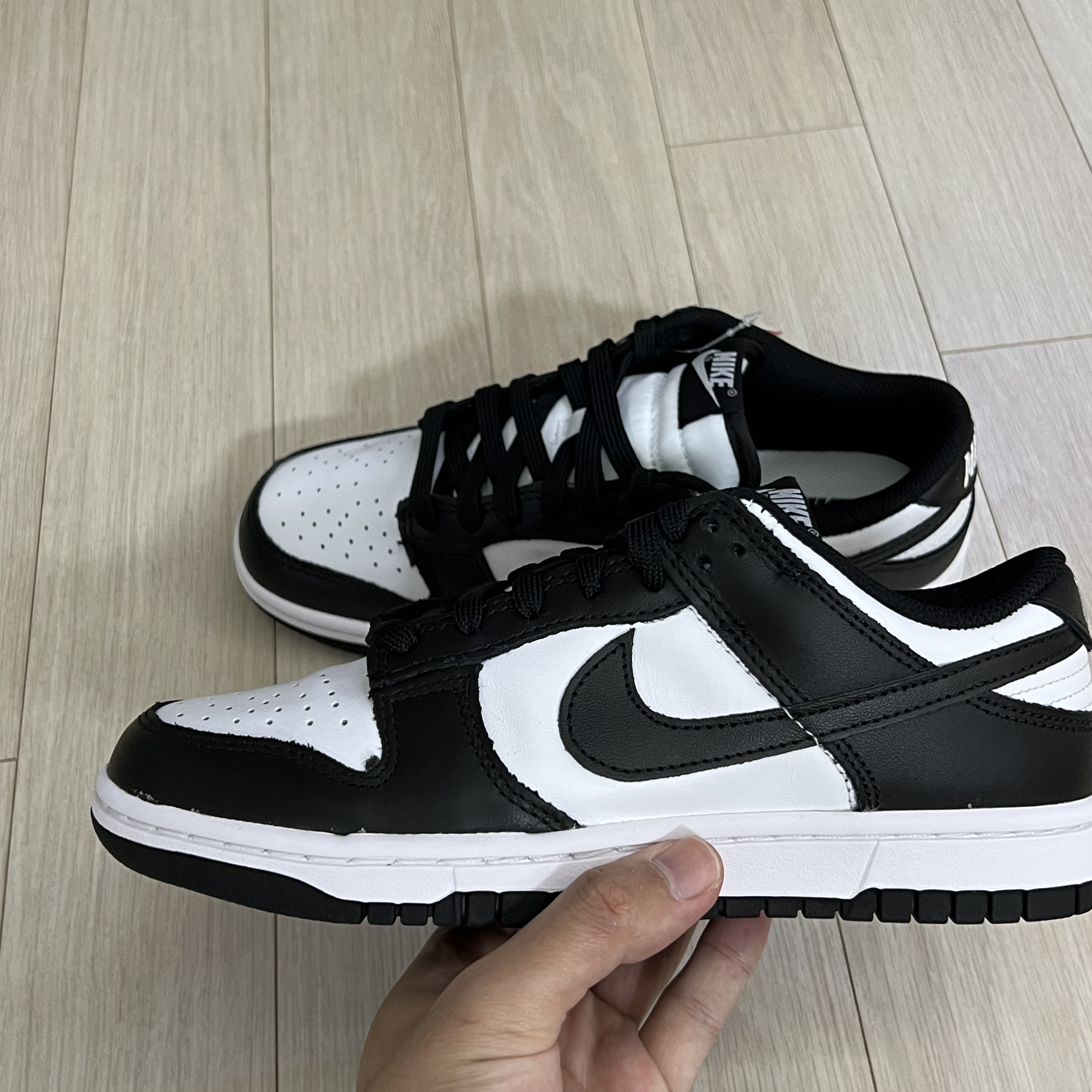 (W) Nike Dunk Low Black 착용 스타일 - 3
