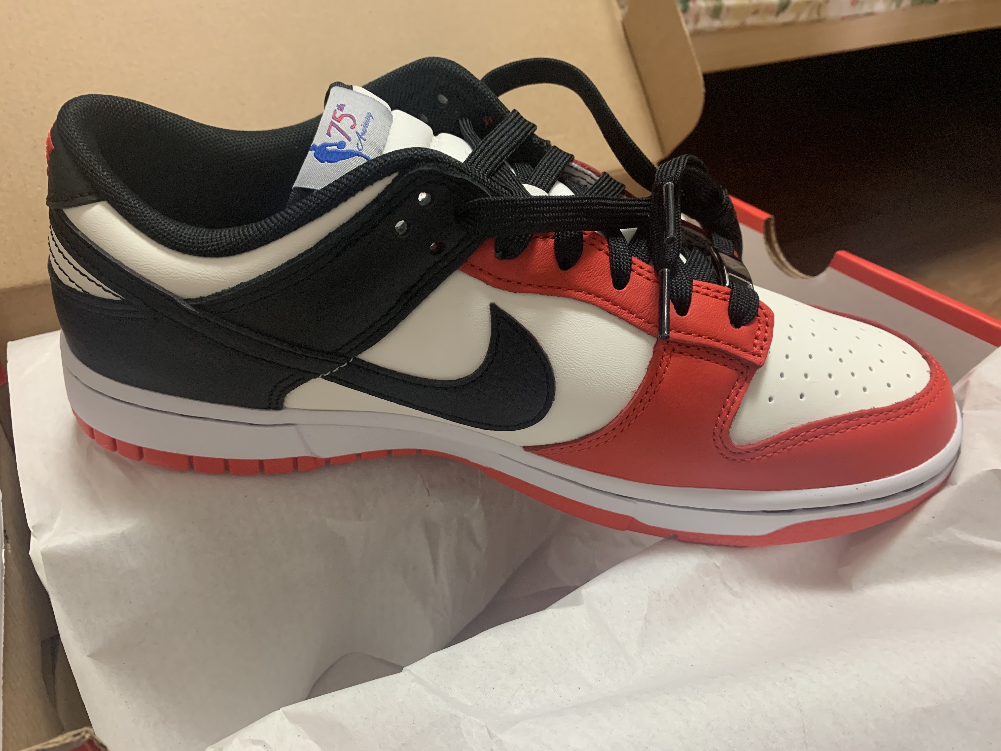 Nike x NBA Dunk Low Retro EMB Black and Chile Red 착용 스타일