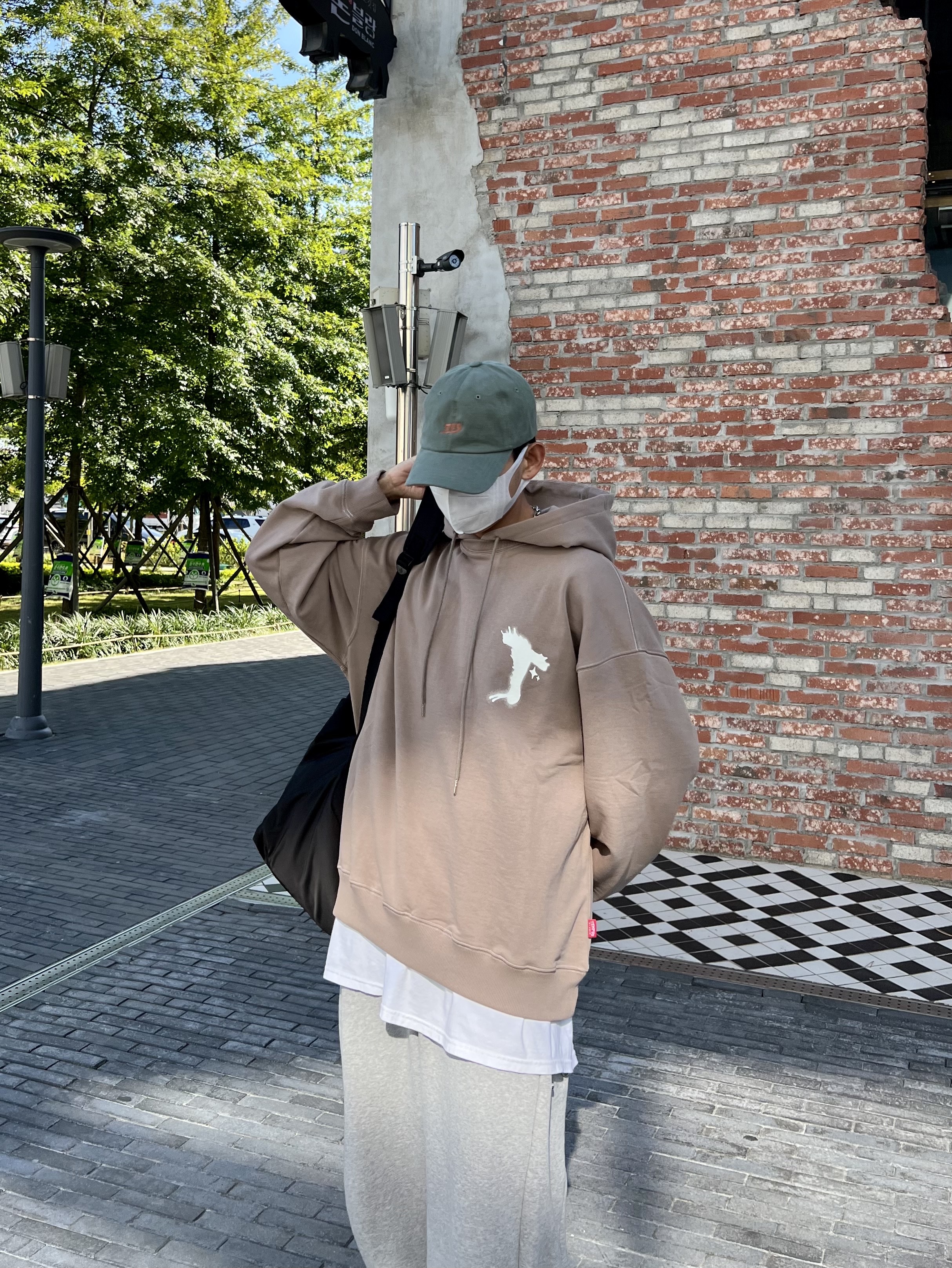 Jordan 6 x Travis Scott Retro SP British Khaki 착용 스타일 - 3