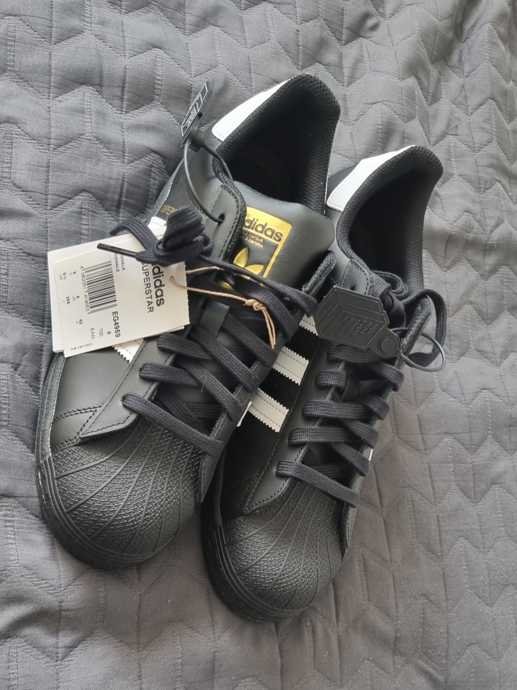 Adidas Superstar Core Black White 착용 스타일 - 2