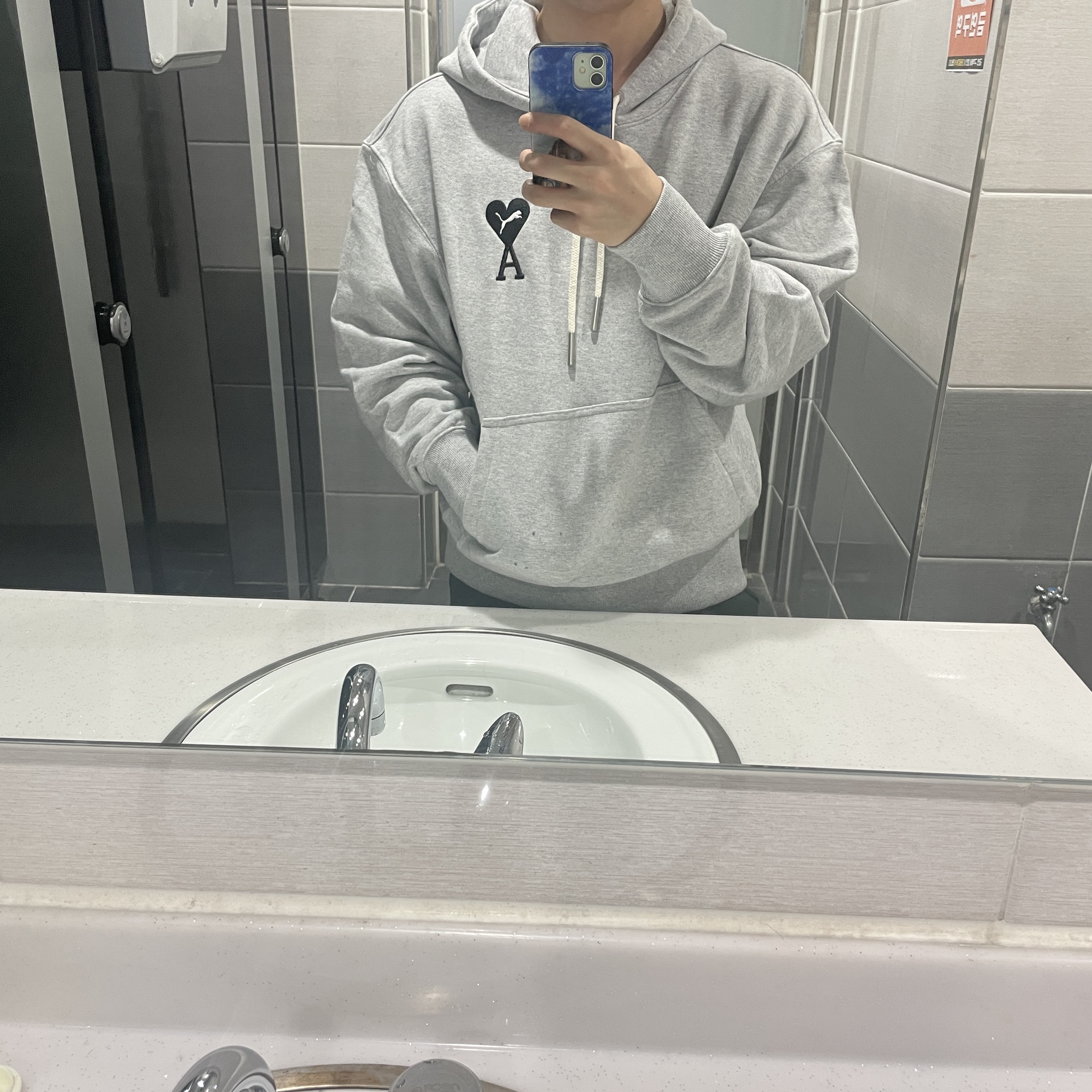 Puma x AMI Hoodie Light Gray Heather 착용 스타일 - 2