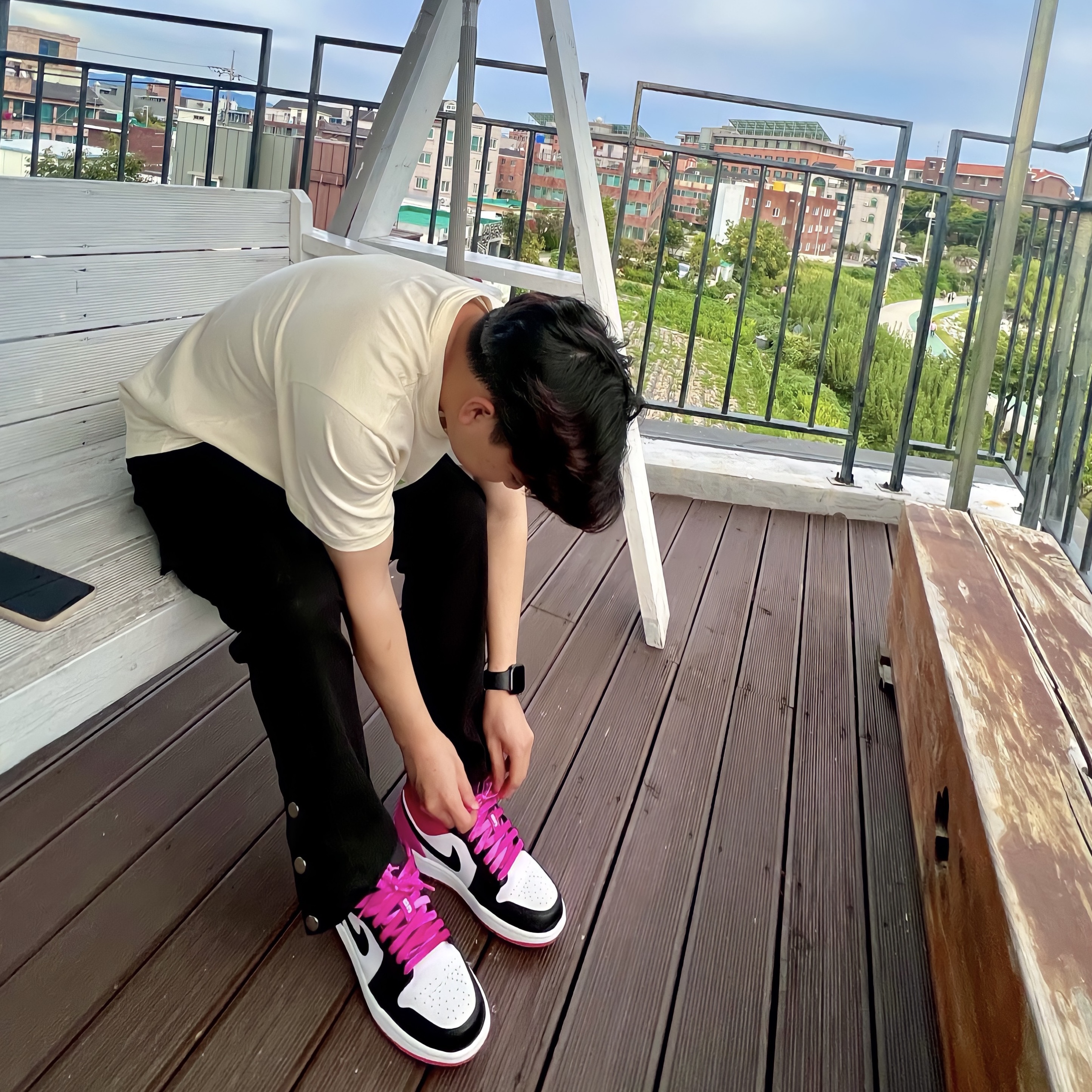 Jordan 1 Low SE Fuchsia 착용 스타일 - 1