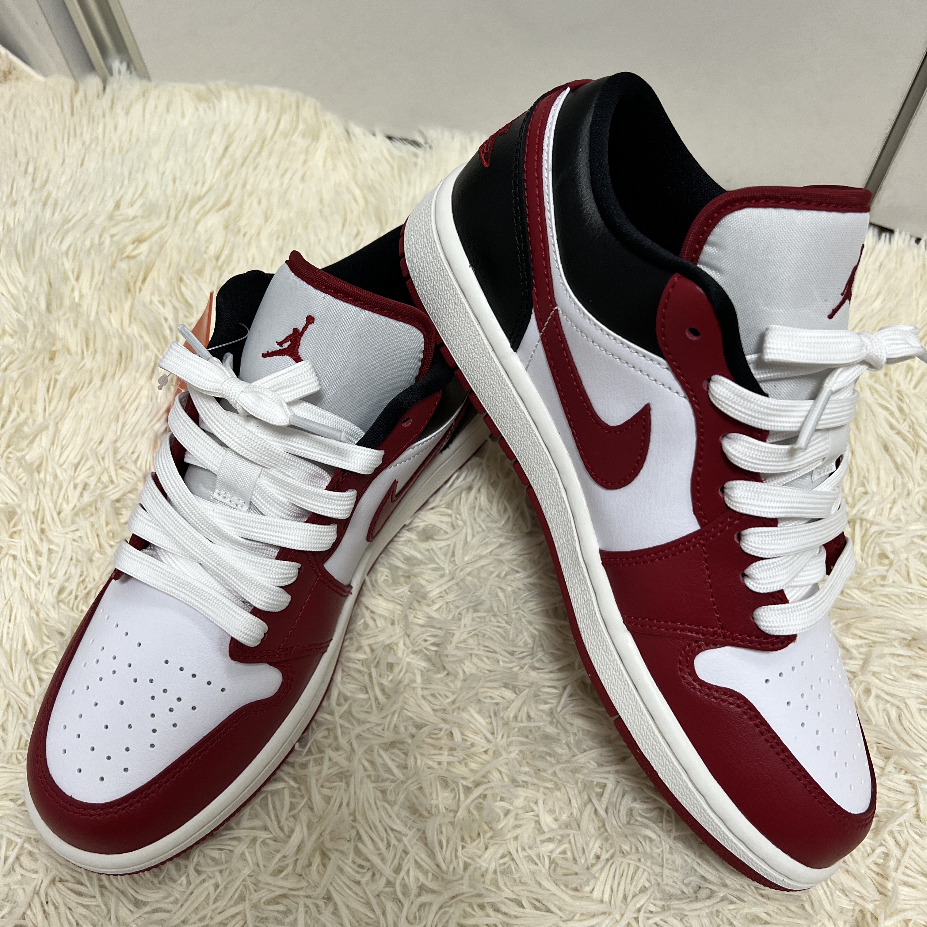 (W) Jordan 1 Low White Gym Red 착용 스타일