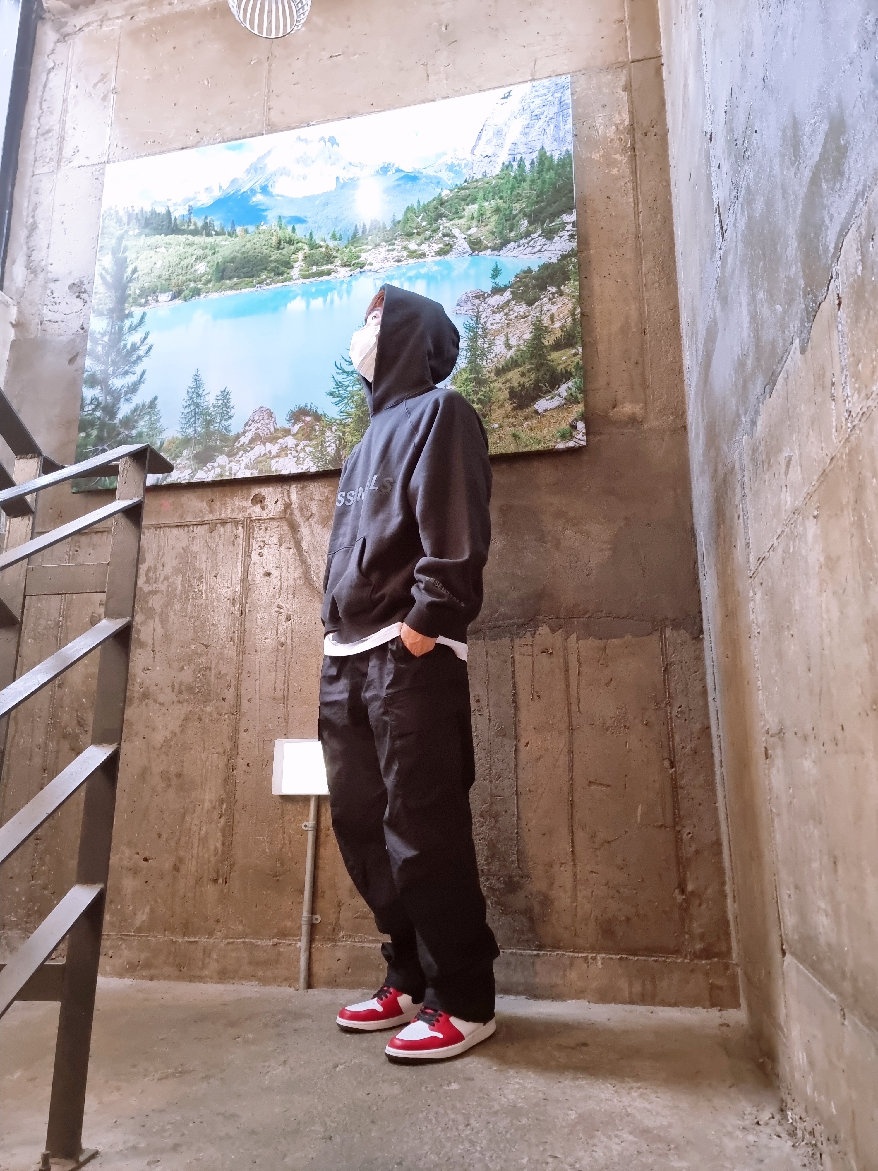 (W) Jordan 1 Retro High Satin Red, Essentials Pull-Over Hoodie Black - 21SS 착용 스타일