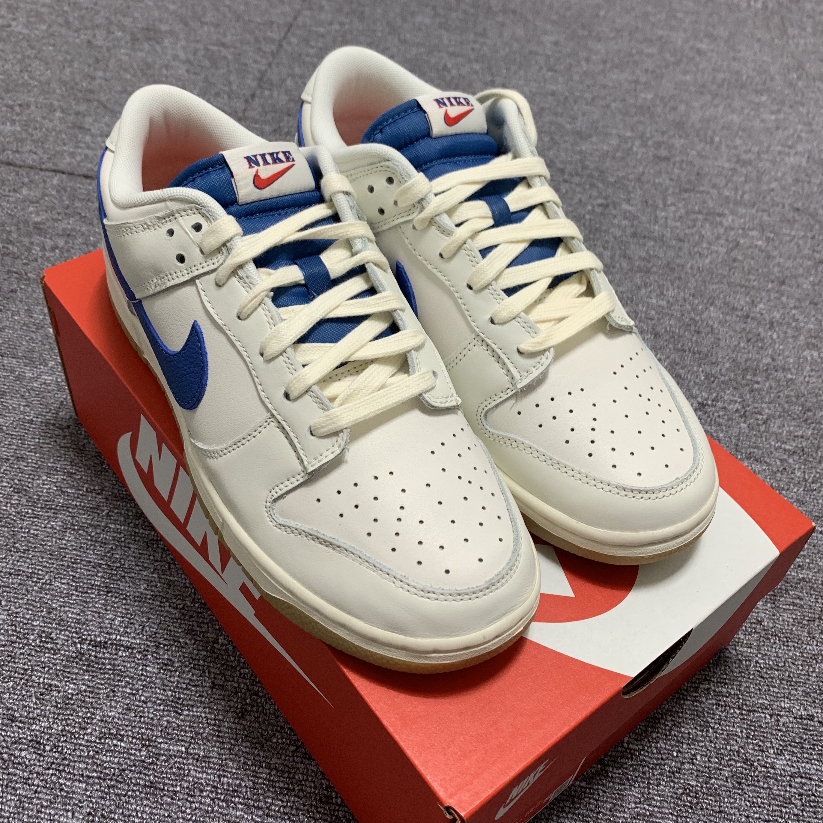 Nike Dunk Low SE Sail Dark Marina Blue 착용 스타일 - 3