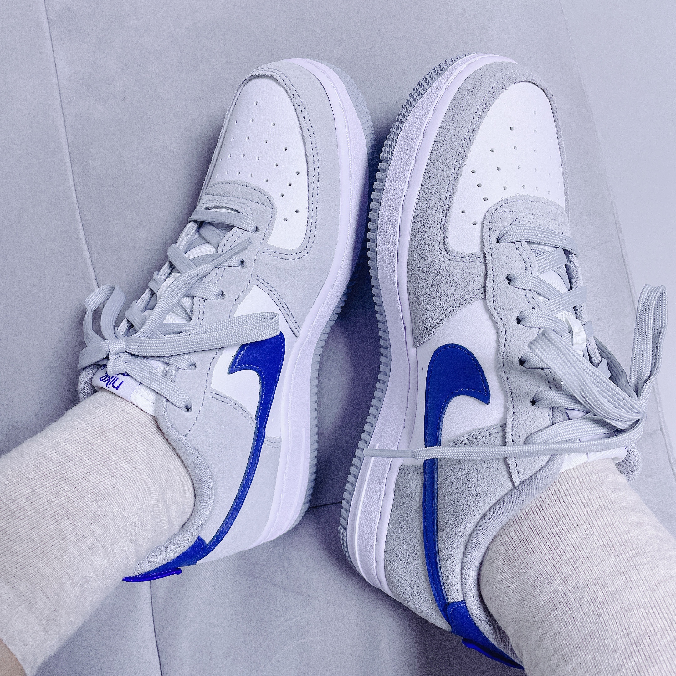 (GS) Nike Air Force 1 LV8 Athletic Club Light Smoke Grey Marina 착용 스타일