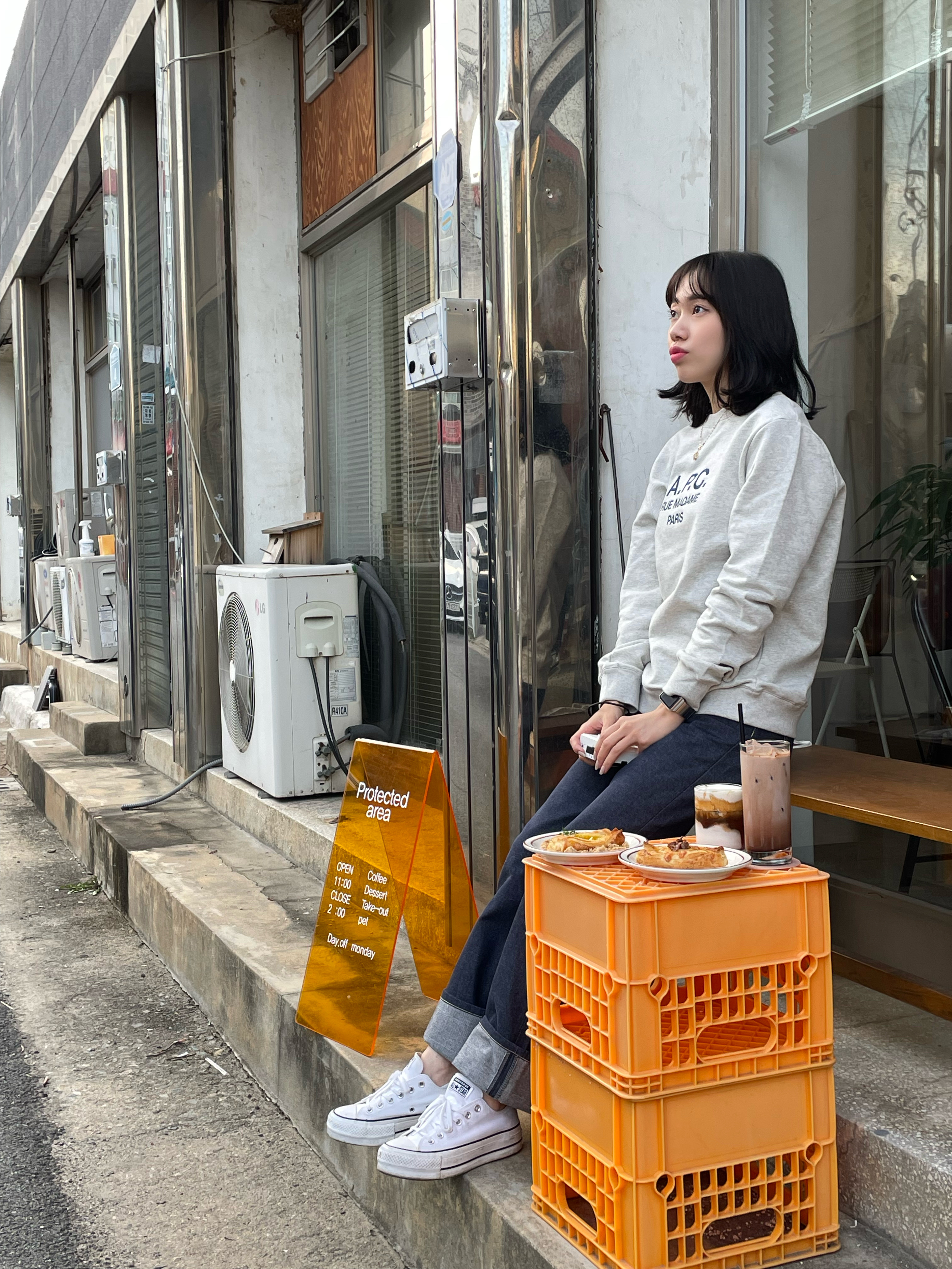 A.P.C. Rufus Sweatshirt Grey, (W) Converse Chuck Taylor All Star Lift Ox White Black 착용 스타일