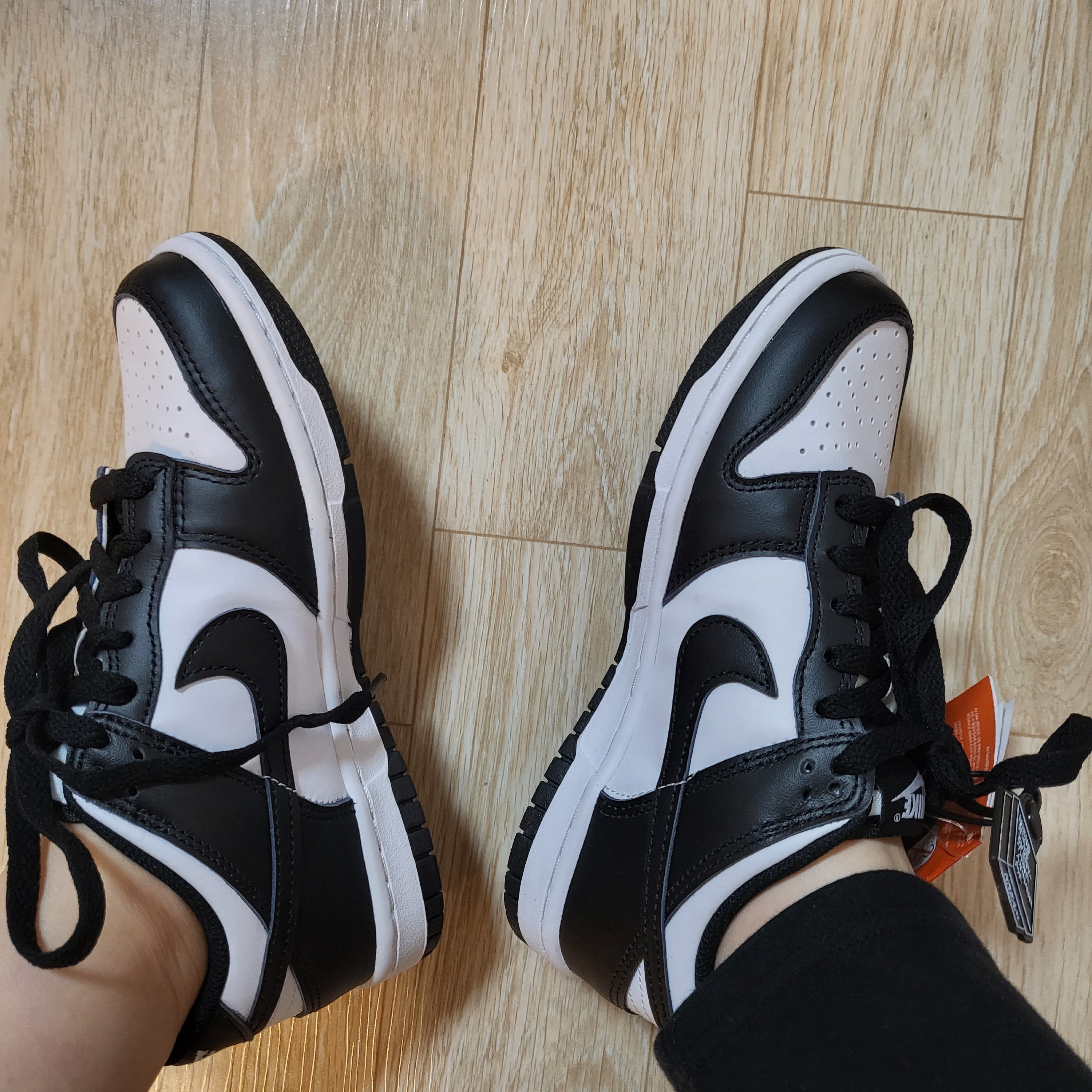 (GS) Nike Dunk Low Black 착용 스타일