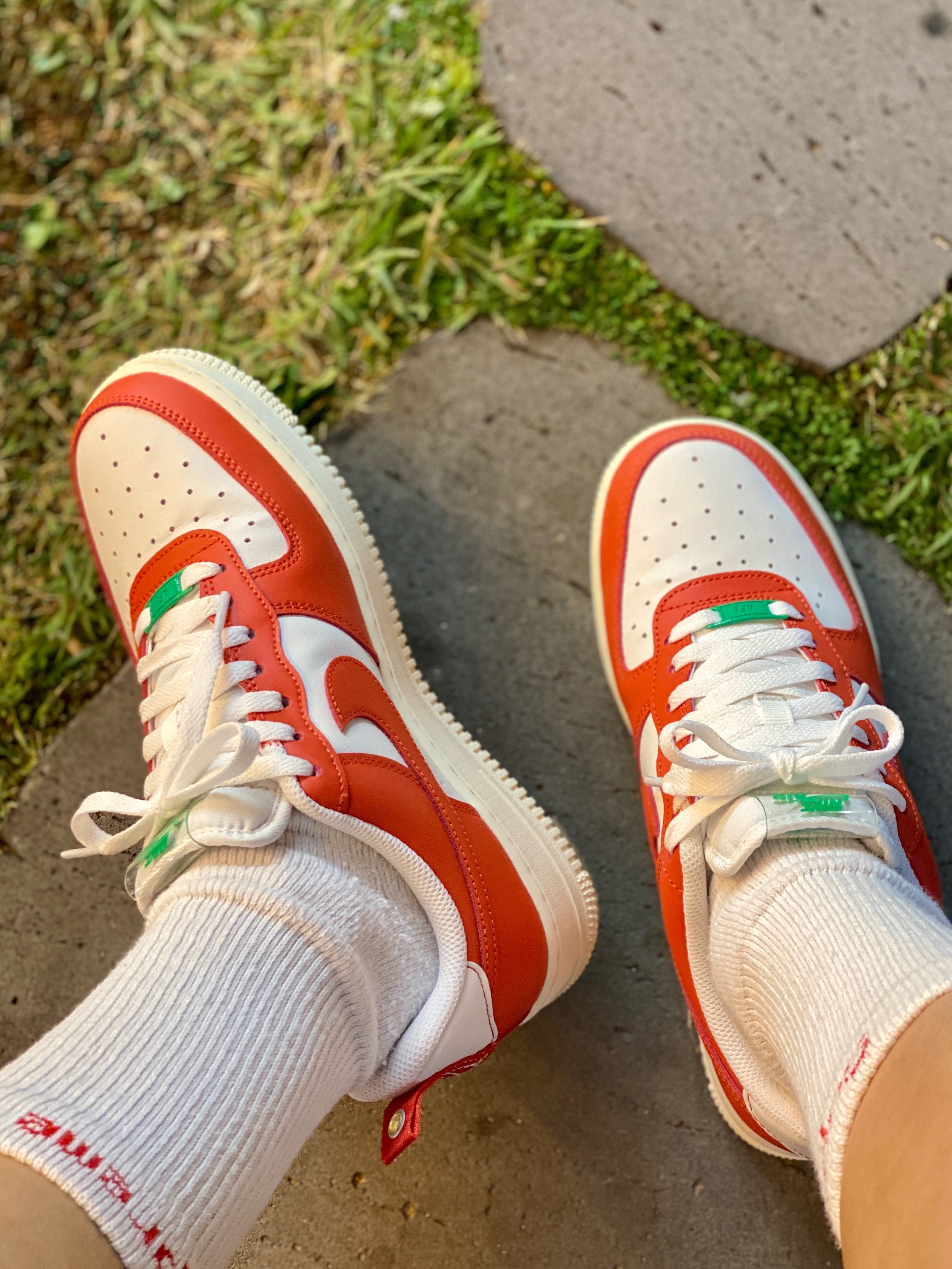 Nike Air Force 1 '07 LV8 Pojangmacha, Essentials The Core Collection Hoodie Light Oatmeal 착용 스타일 - 4
