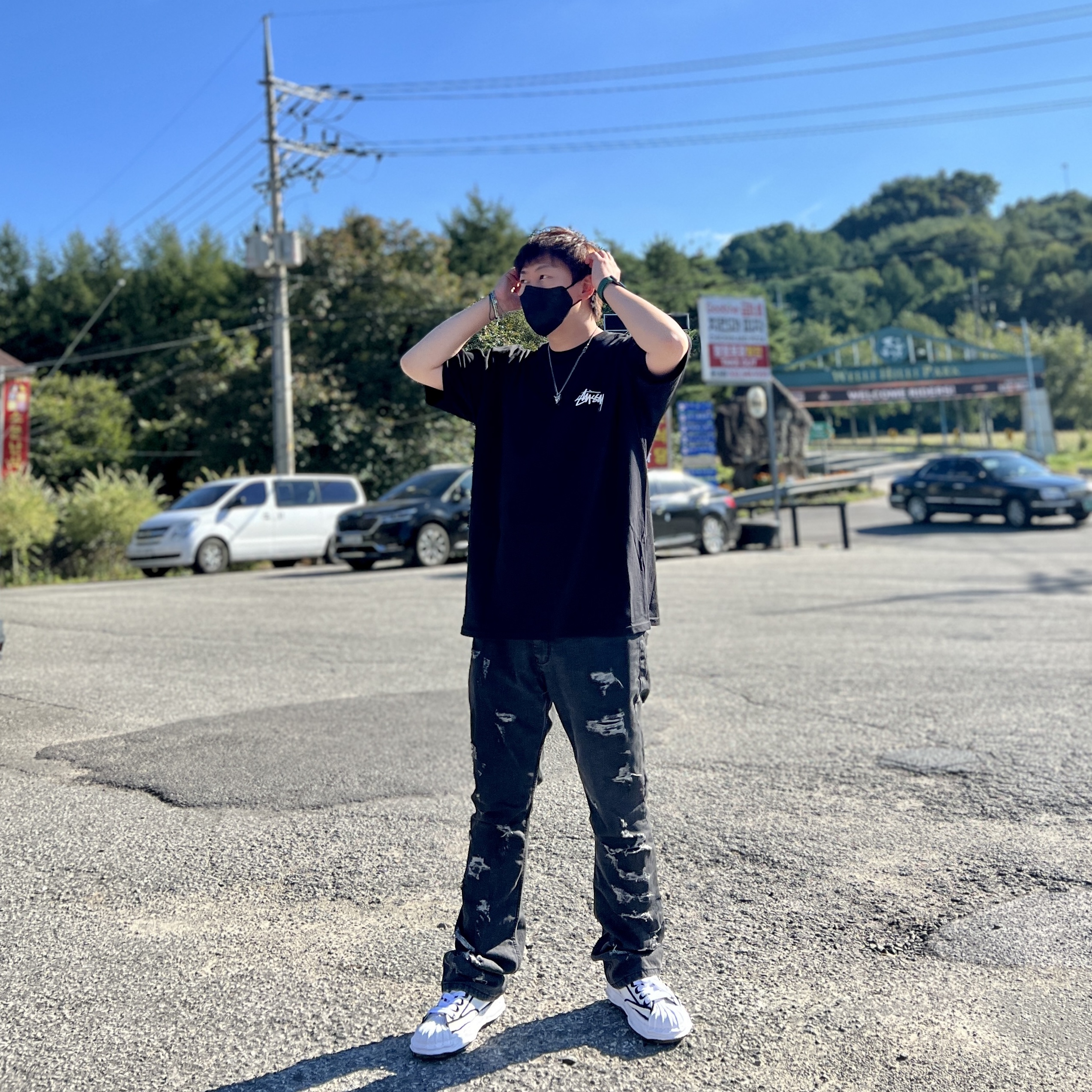 Stussy Low Tide T-Shirt Black, Maison Mihara Yasuhiro Blakey OG Sole OH Canvas Low-top Sneakers White 착용 스타일 - 1